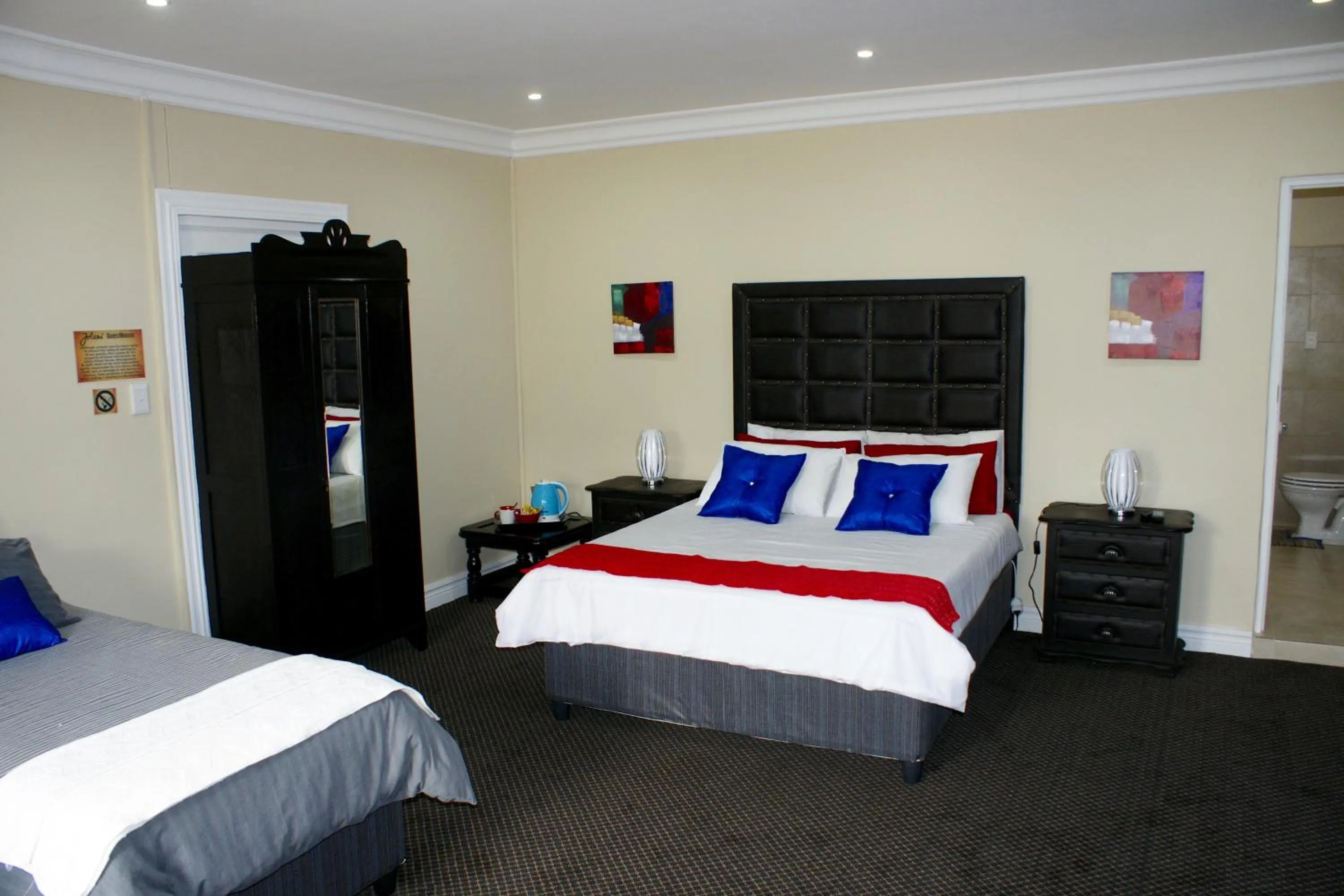 Shower, Bed in Jolani Guest House