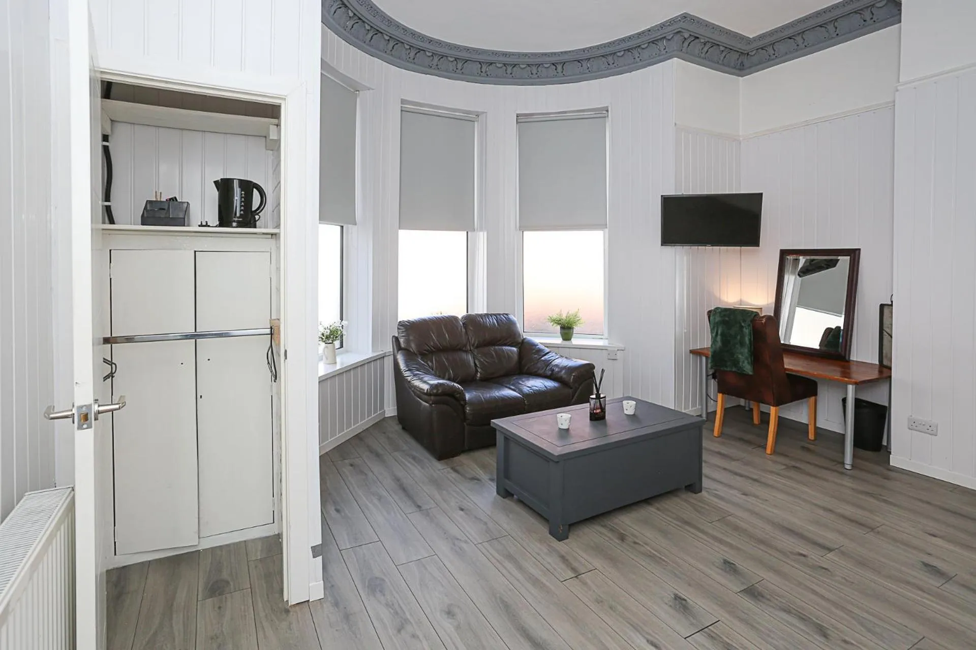 Seating area in OYO Queens Quarter