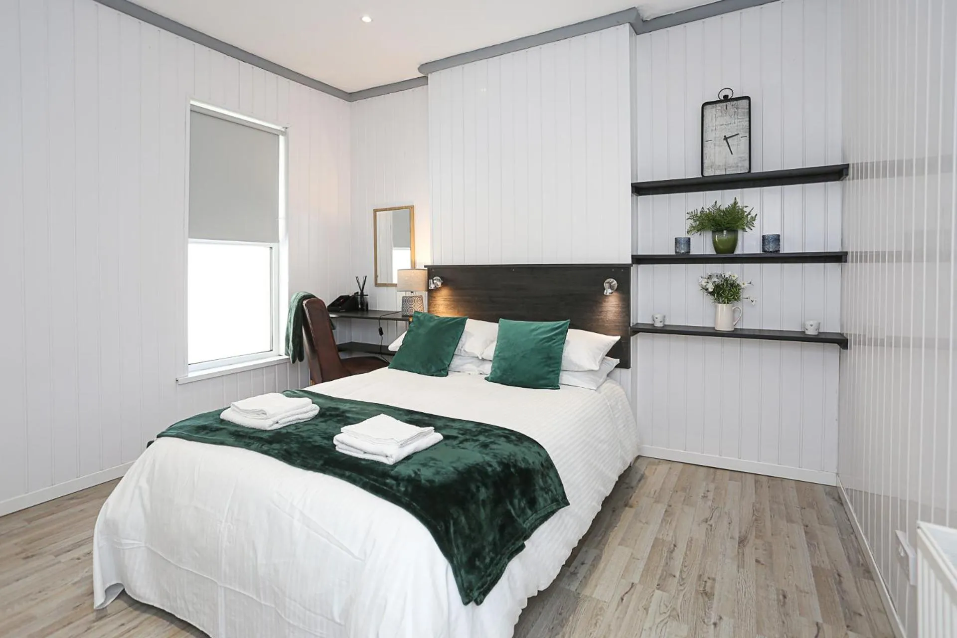 Bedroom, Bed in OYO Queens Quarter