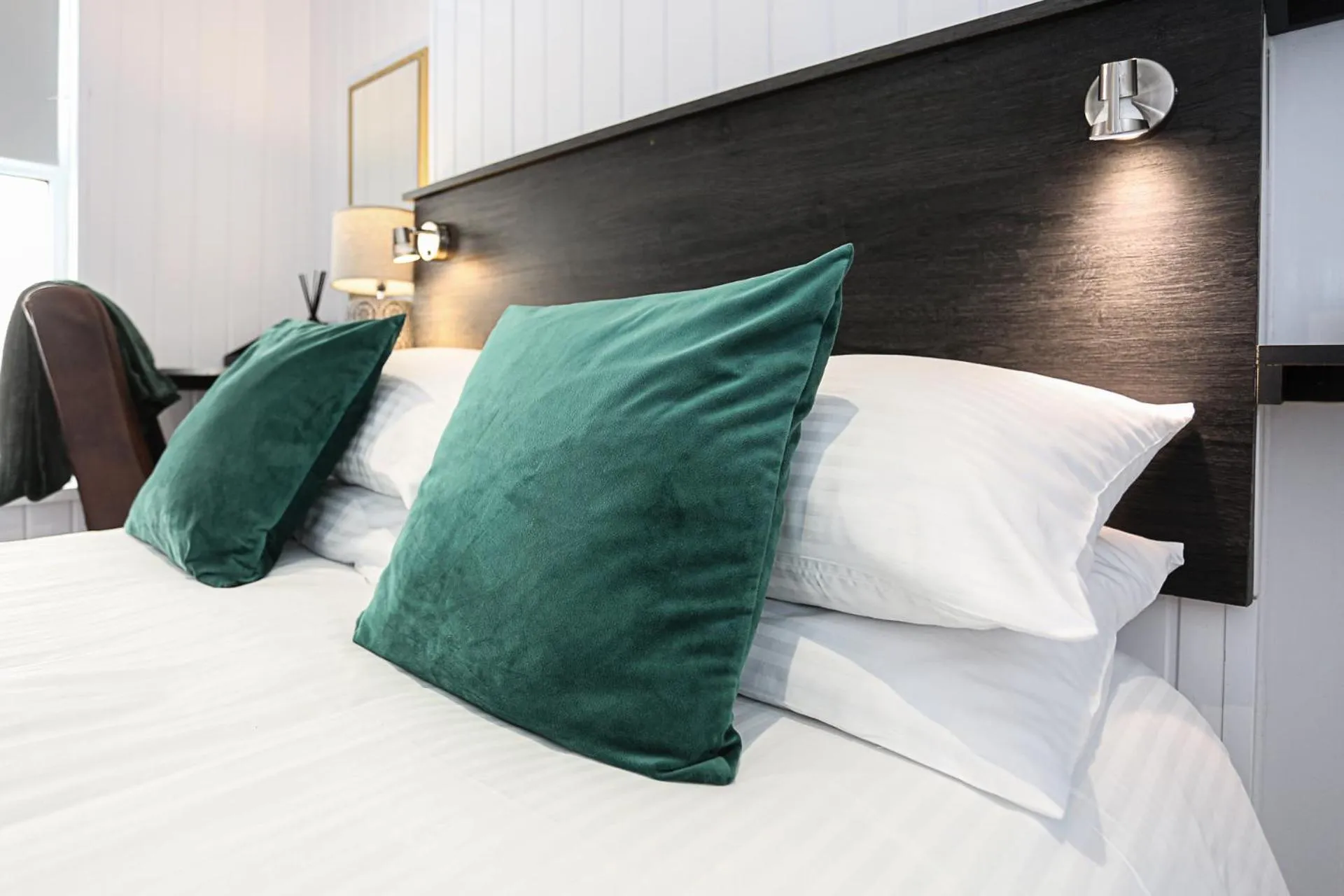 Bedroom, Bed in OYO Queens Quarter