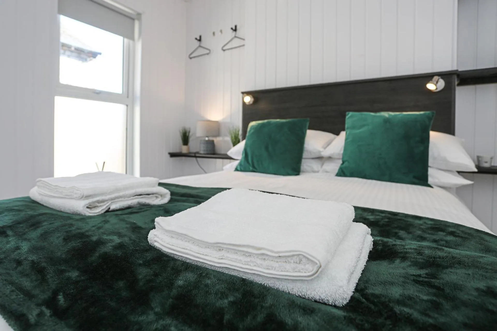 Bedroom, Bed in OYO Queens Quarter