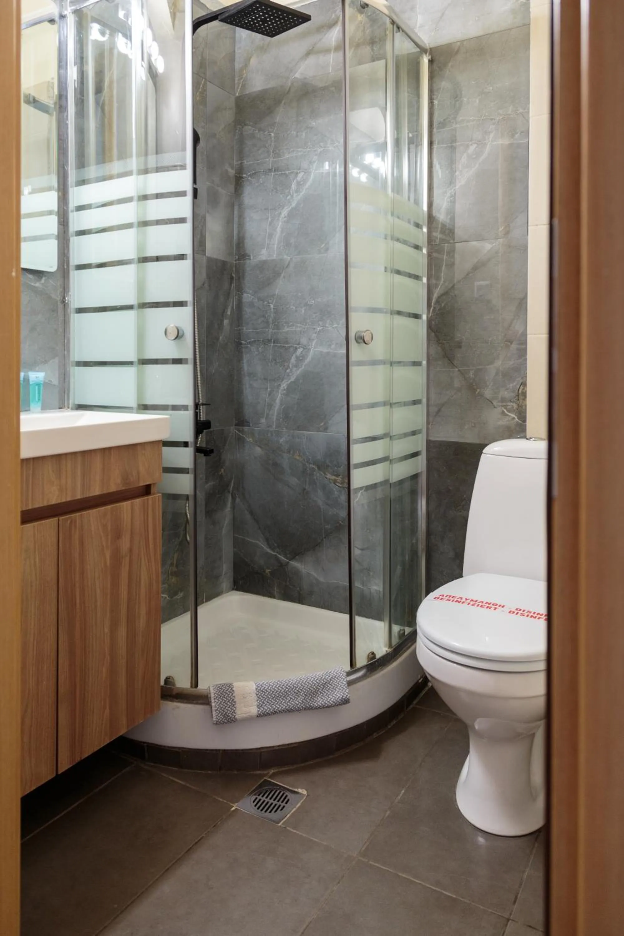 Shower in Limani Comfort Rooms