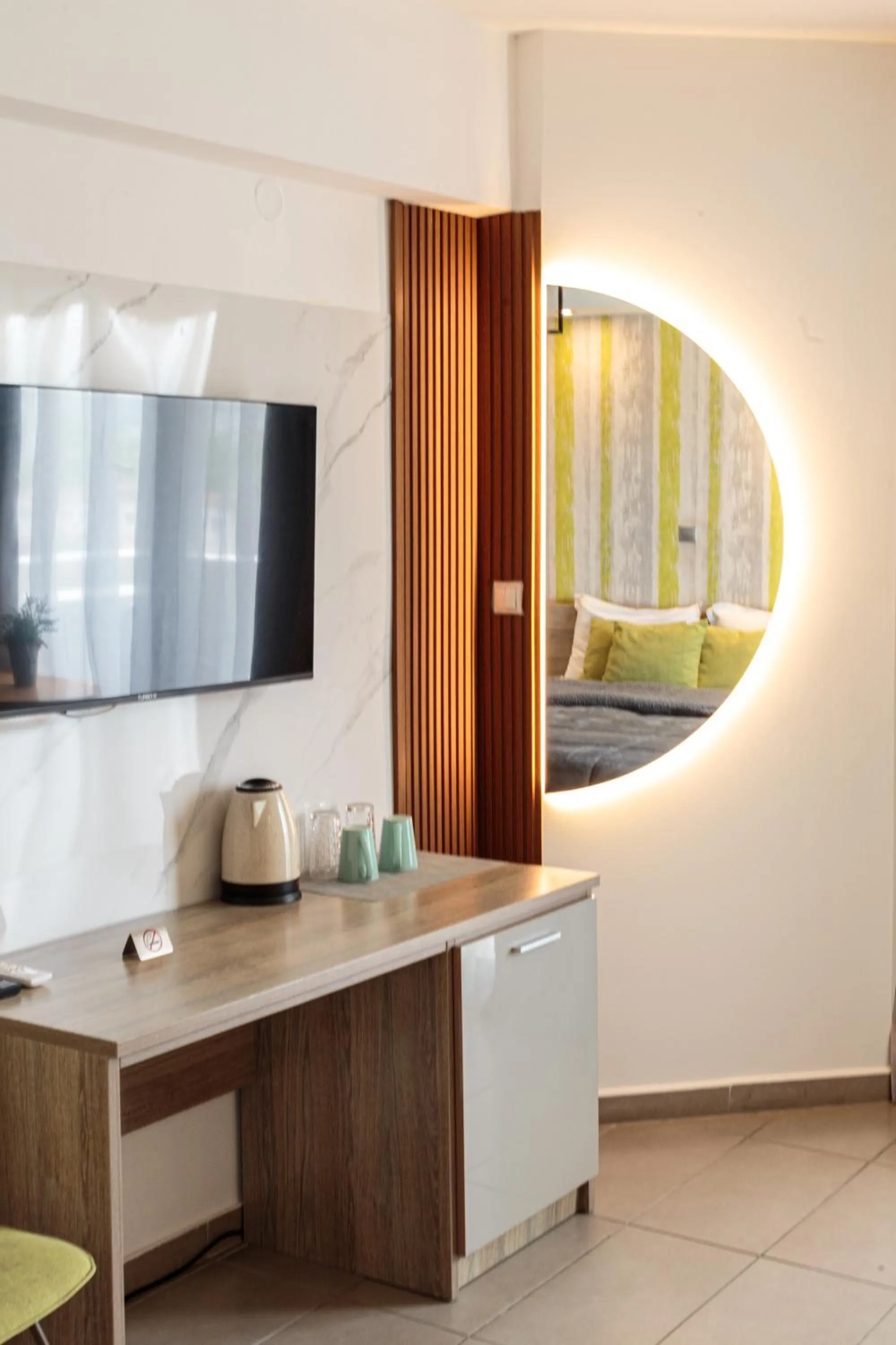 TV and multimedia in Limani Comfort Rooms