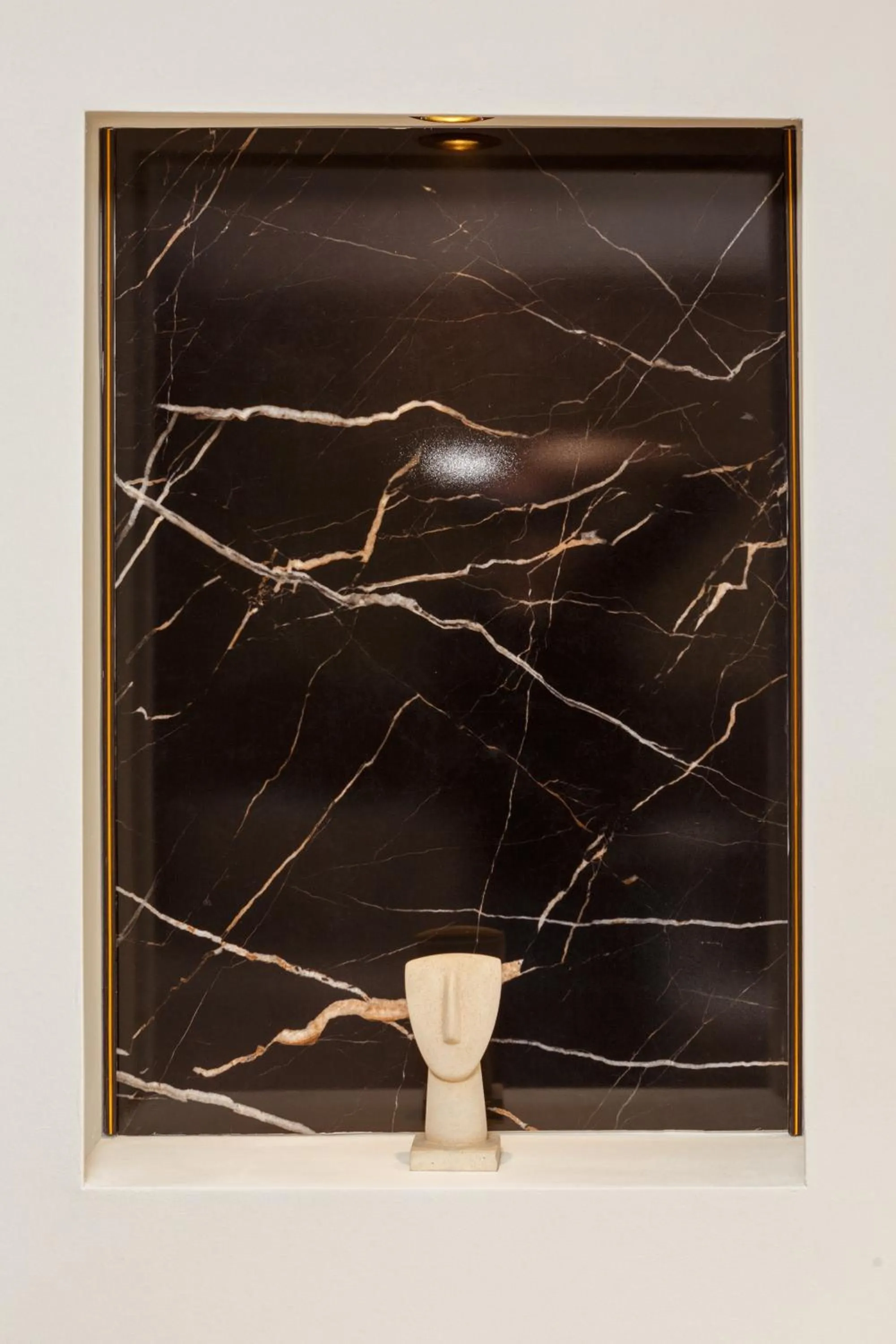 Decorative detail in Limani Comfort Rooms