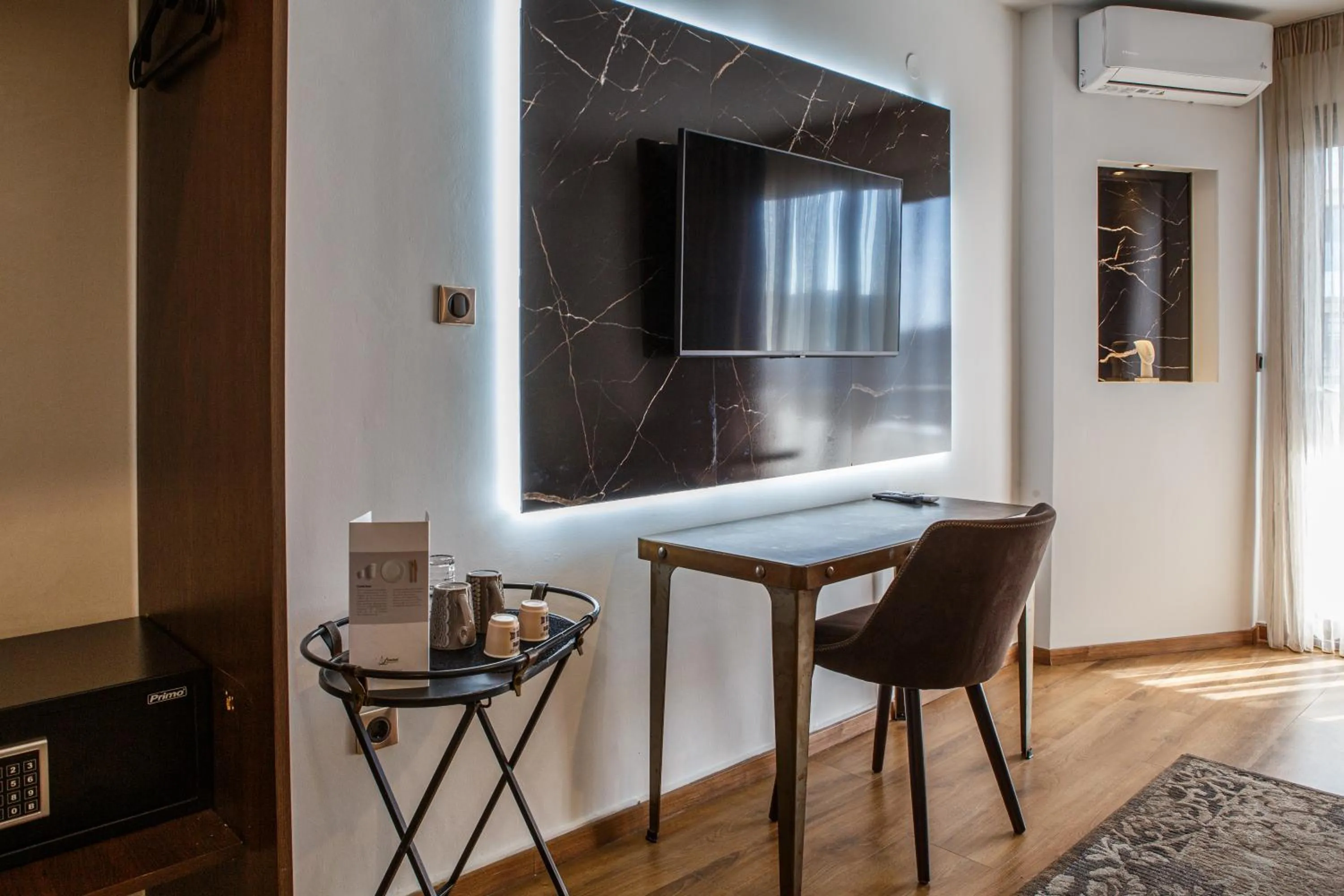 TV and multimedia in Limani Comfort Rooms