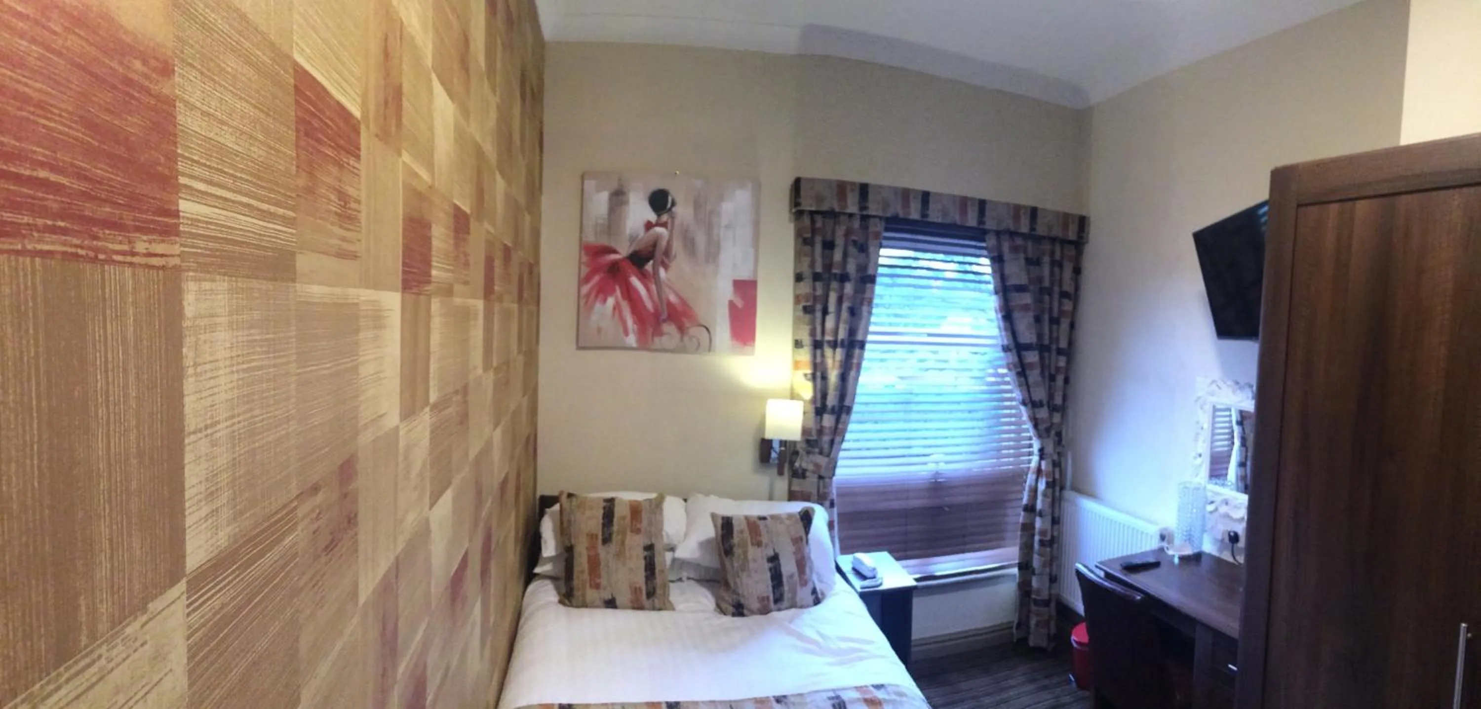 Bed in The Griffin Inn