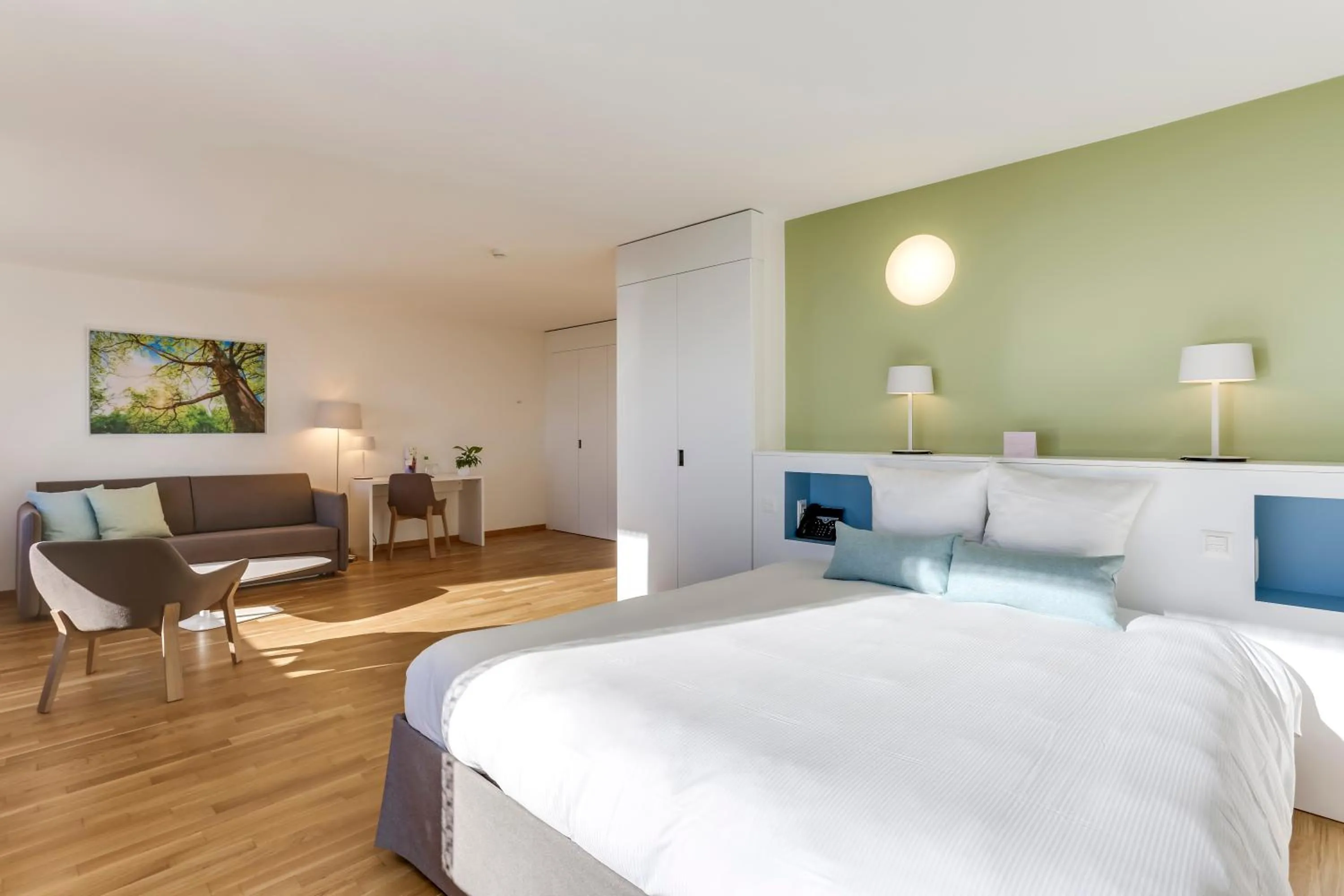 Photo of the whole room, Bed in Hôtel des Patients