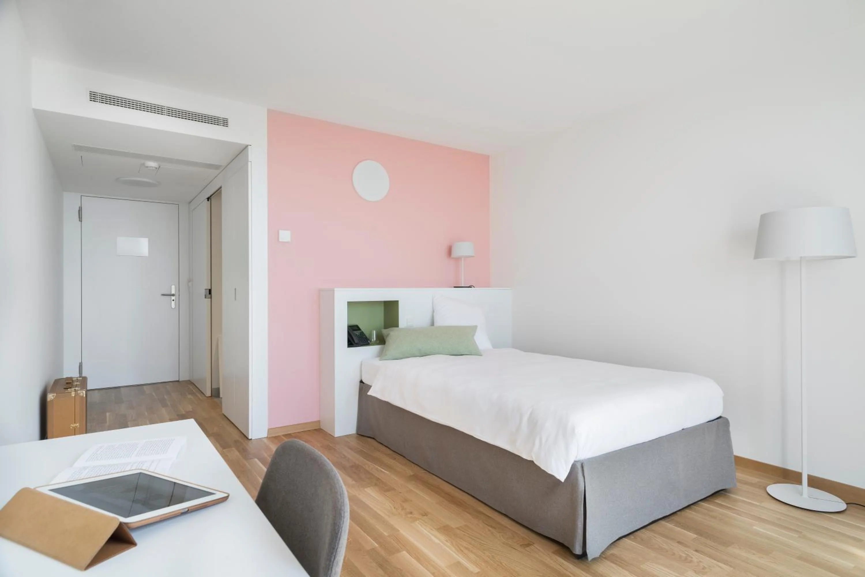 Photo of the whole room, Bed in Hôtel des Patients