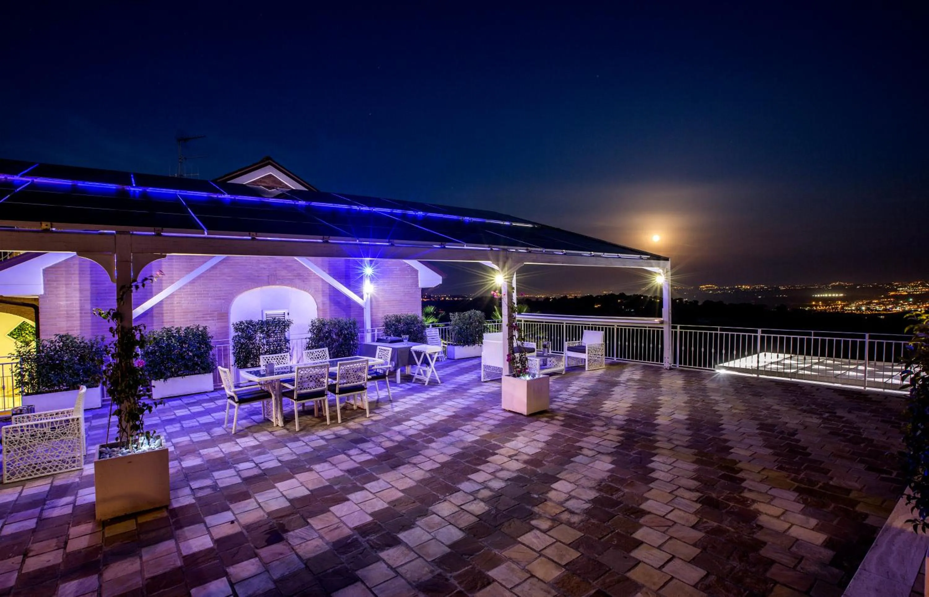 Night in Holiday Residence Belohorizonte