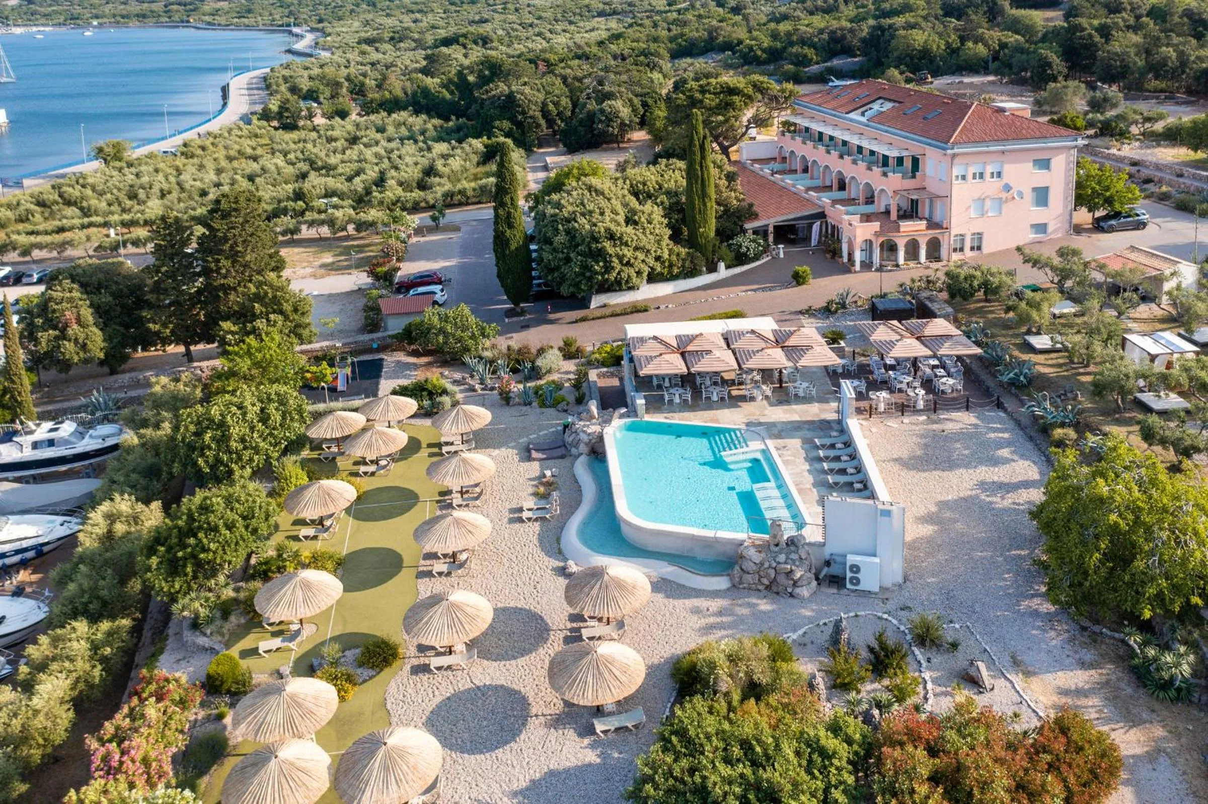 Swimming pool in Hotel Kanajt
