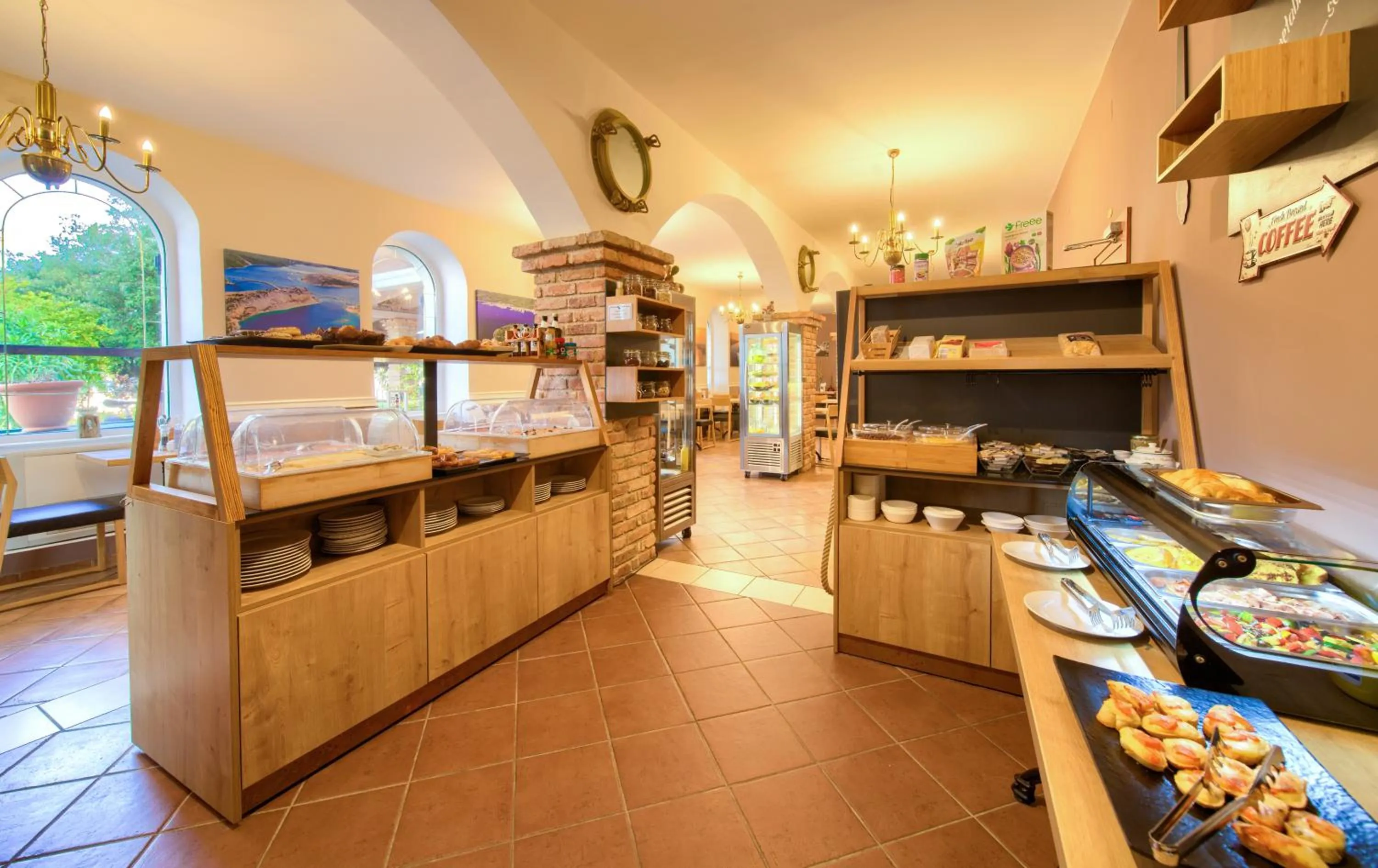 Restaurant/places to eat in Hotel Kanajt