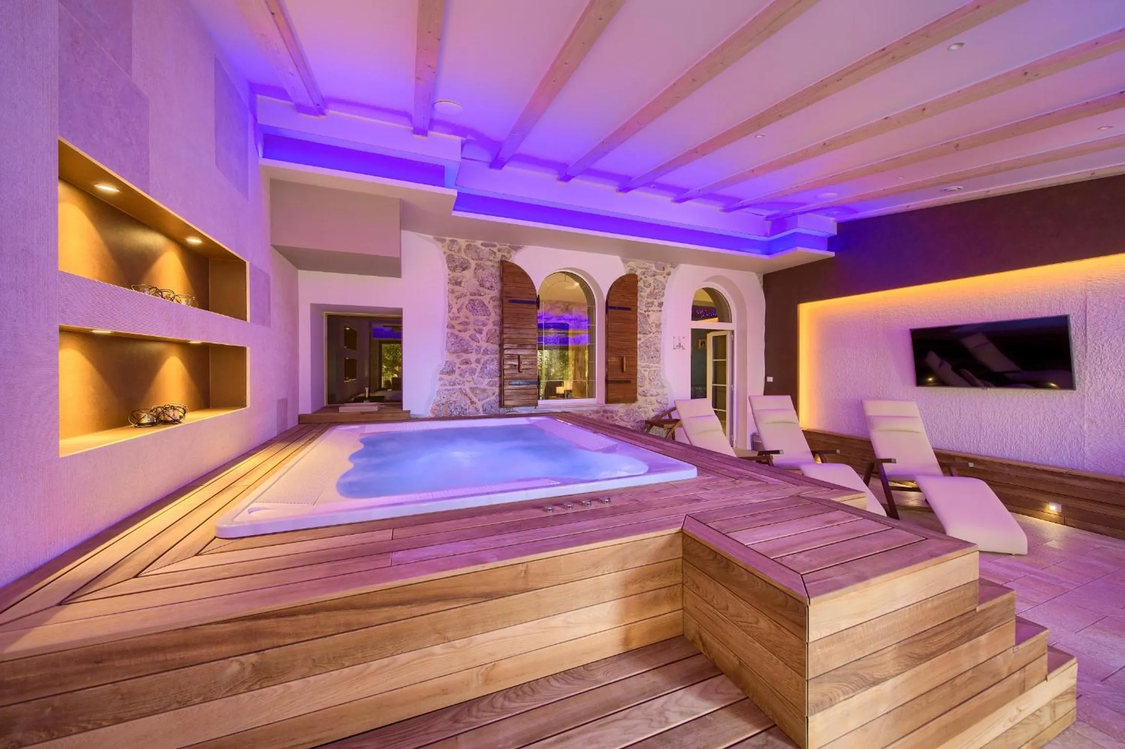 Hot Tub in Hotel Kanajt