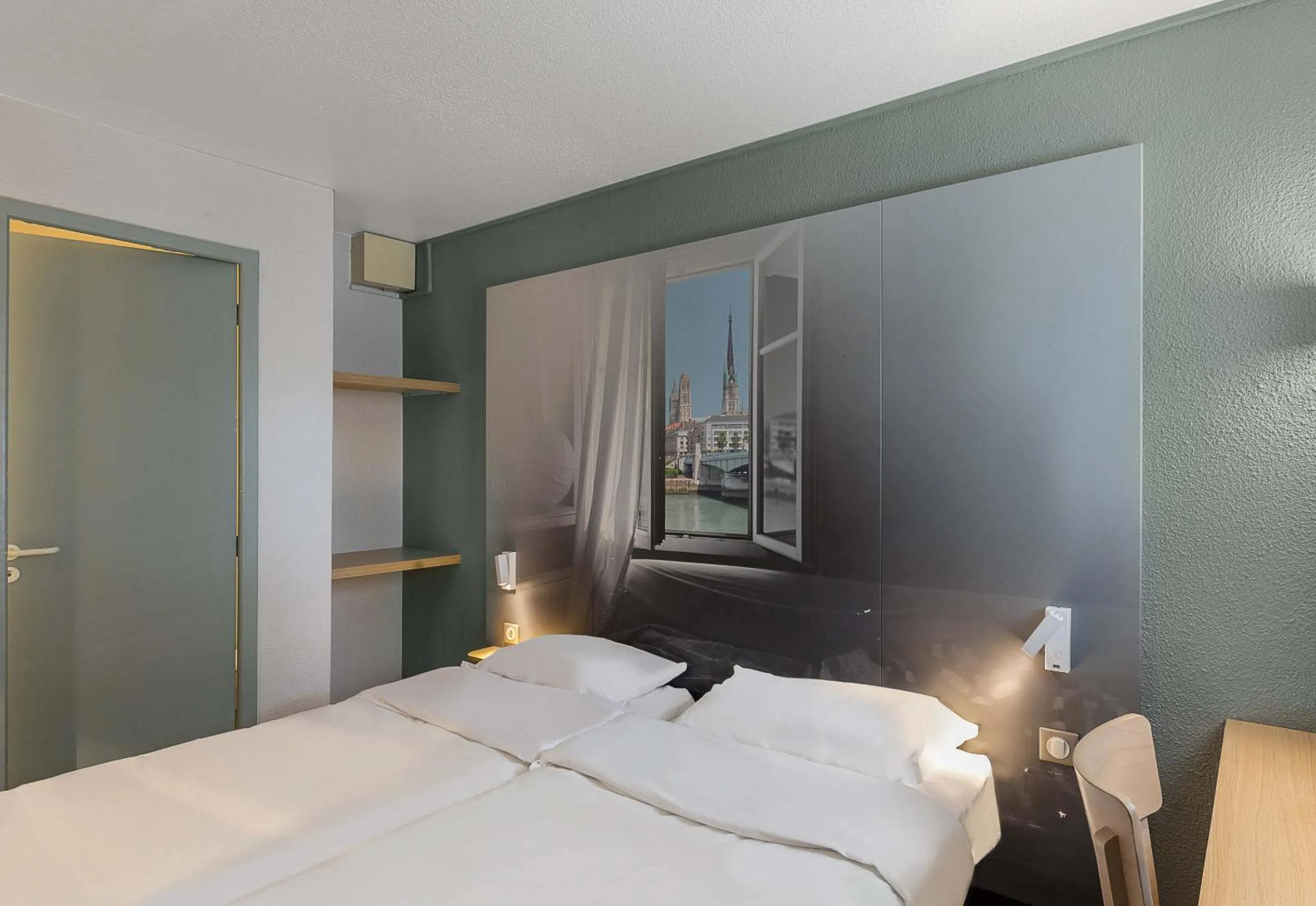 Bedroom, Bed in B&B HOTEL Rouen Parc des Expos Zénith