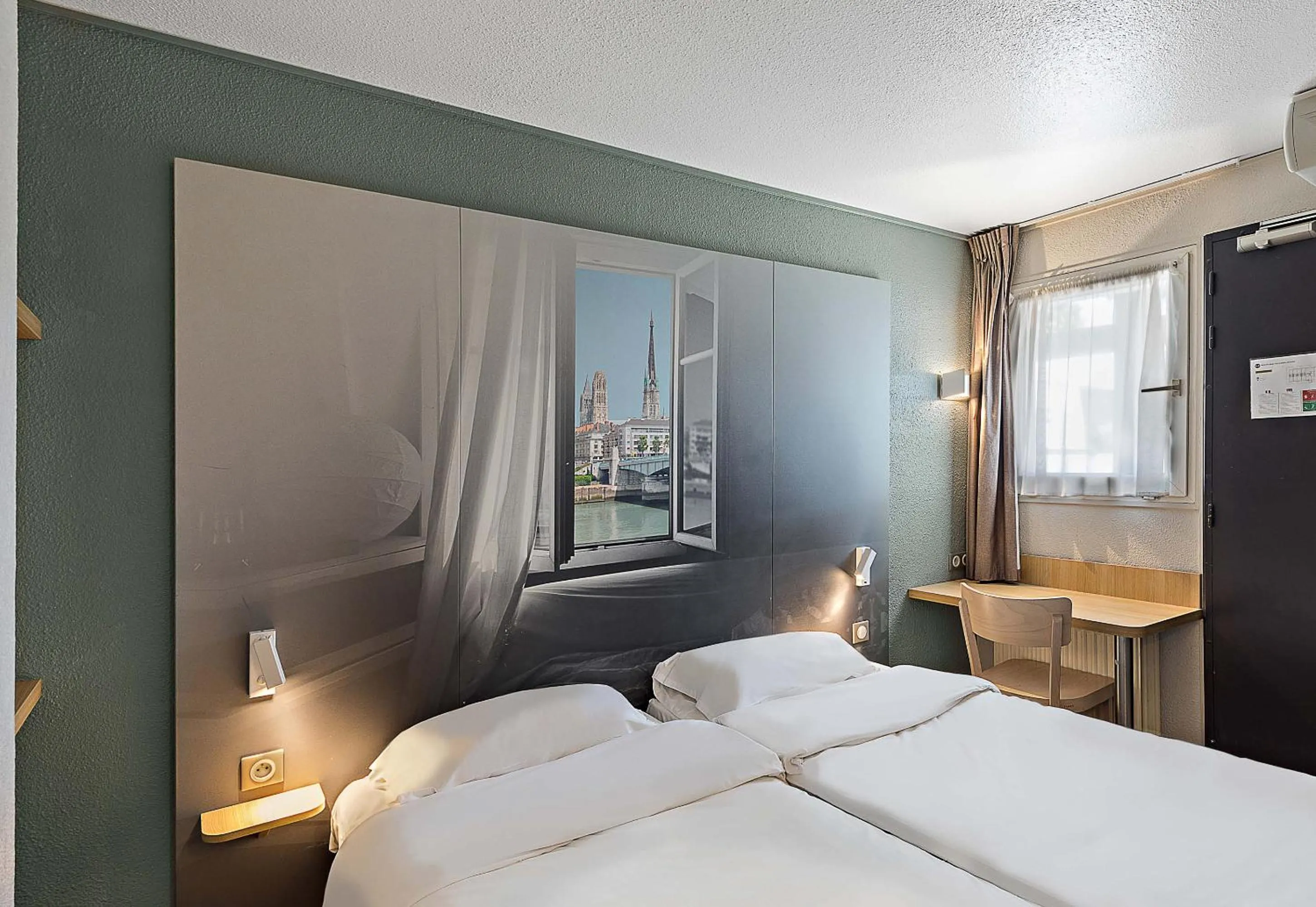 Bedroom, Bed in B&B HOTEL Rouen Parc des Expos Zénith