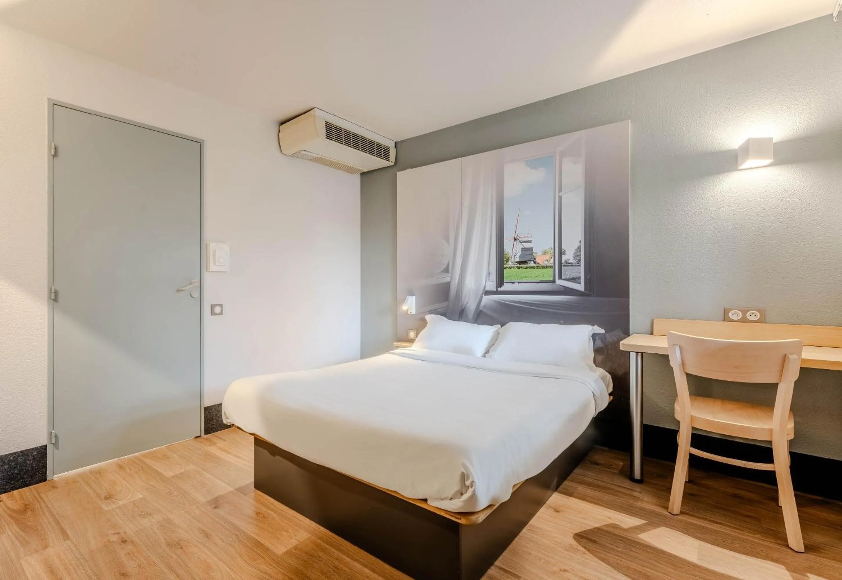 Bedroom, Bed in B&B HOTEL Lens Noyelles-Godault