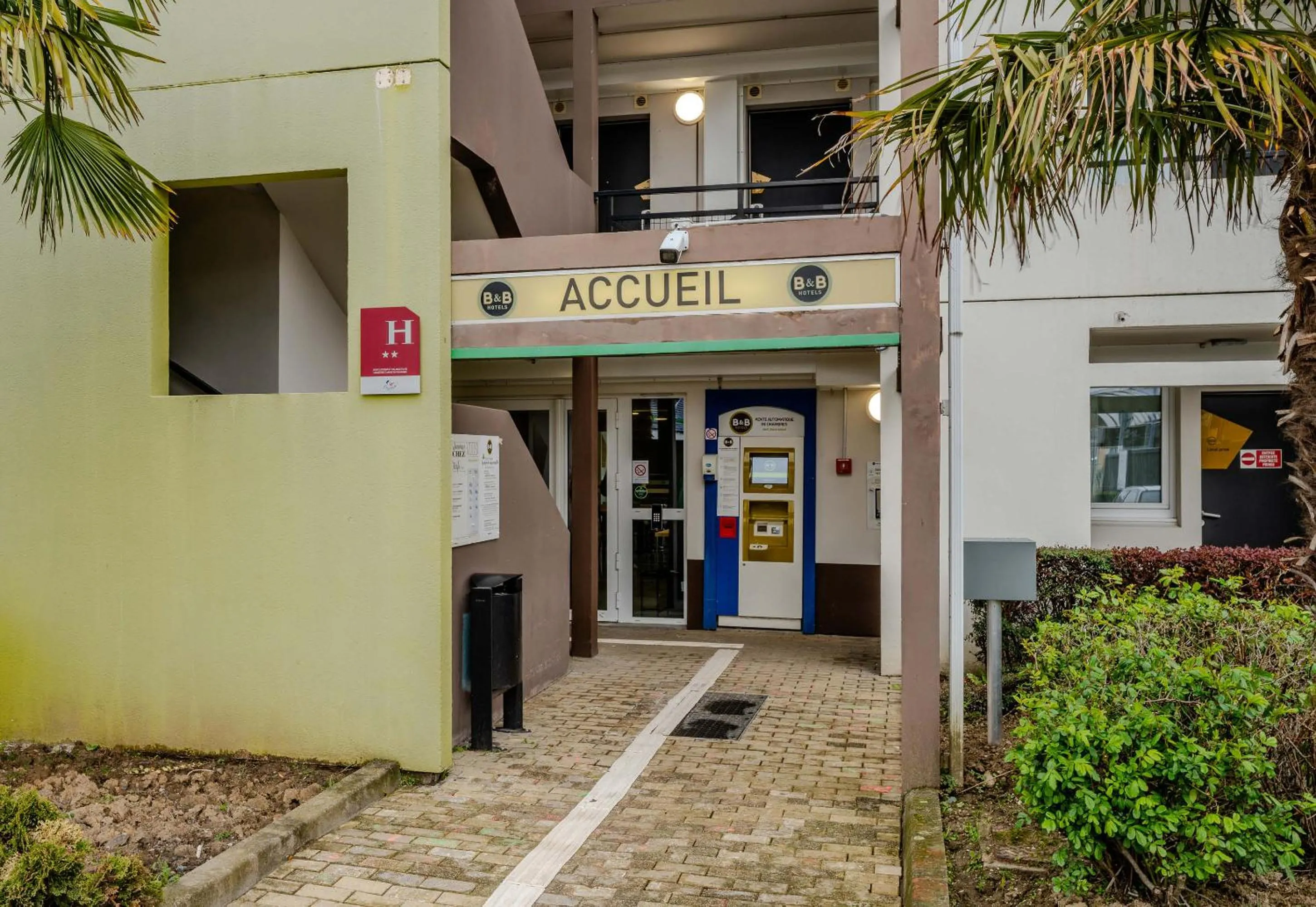 Facade/entrance in B&B HOTEL Lens Noyelles-Godault