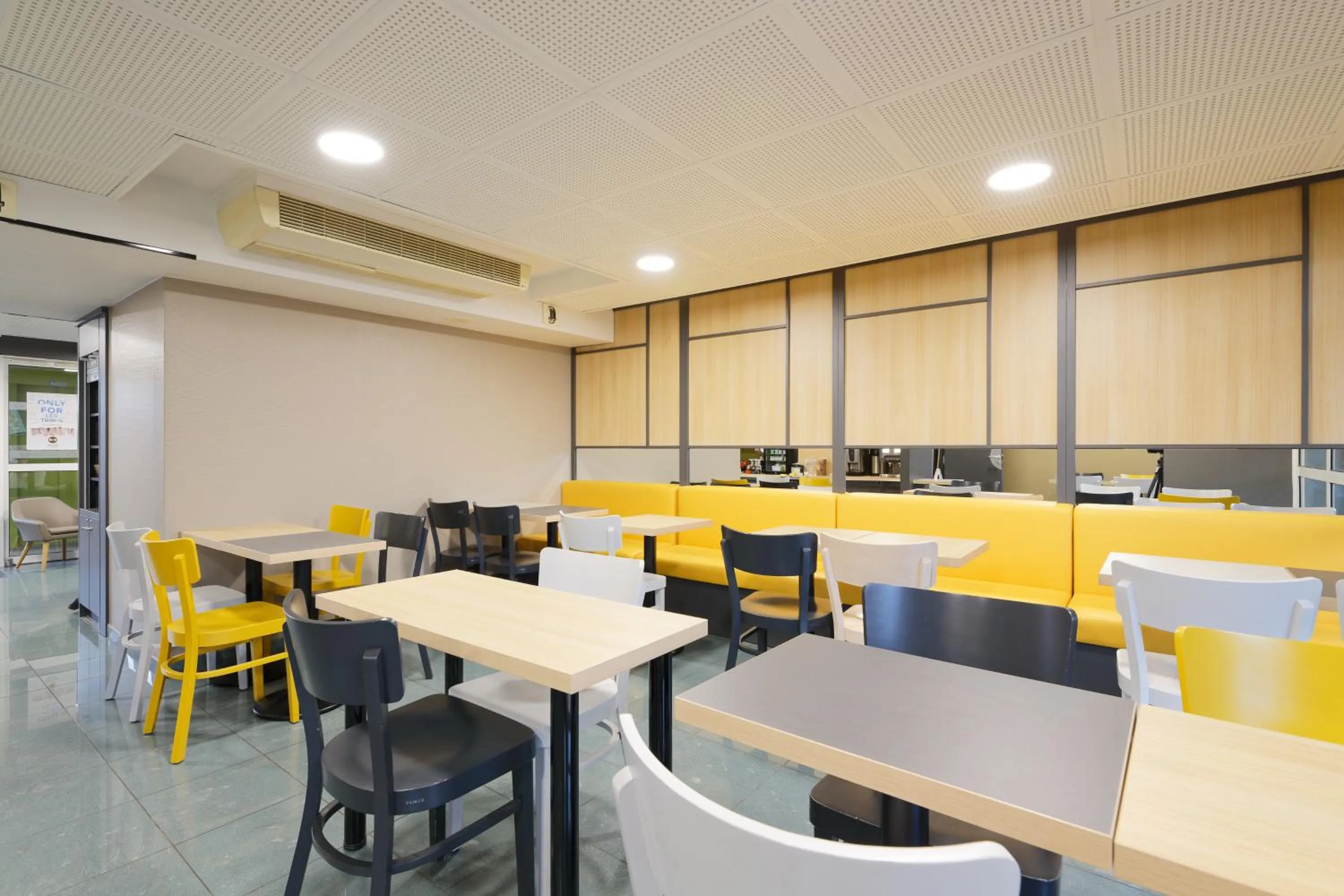 Buffet breakfast in B&B HOTEL Lens Noyelles-Godault