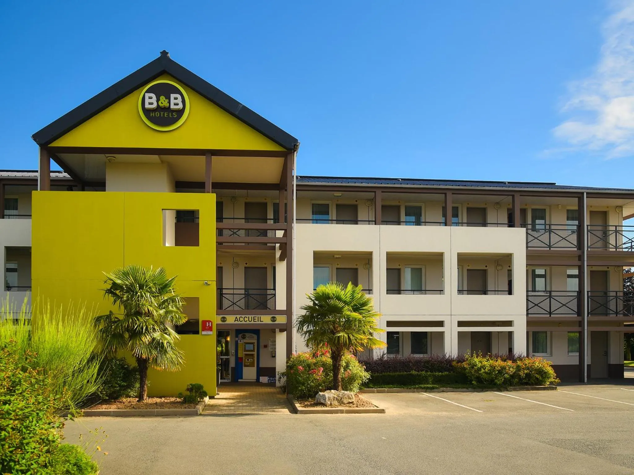Facade/entrance in B&B HOTEL Lens Noyelles-Godault