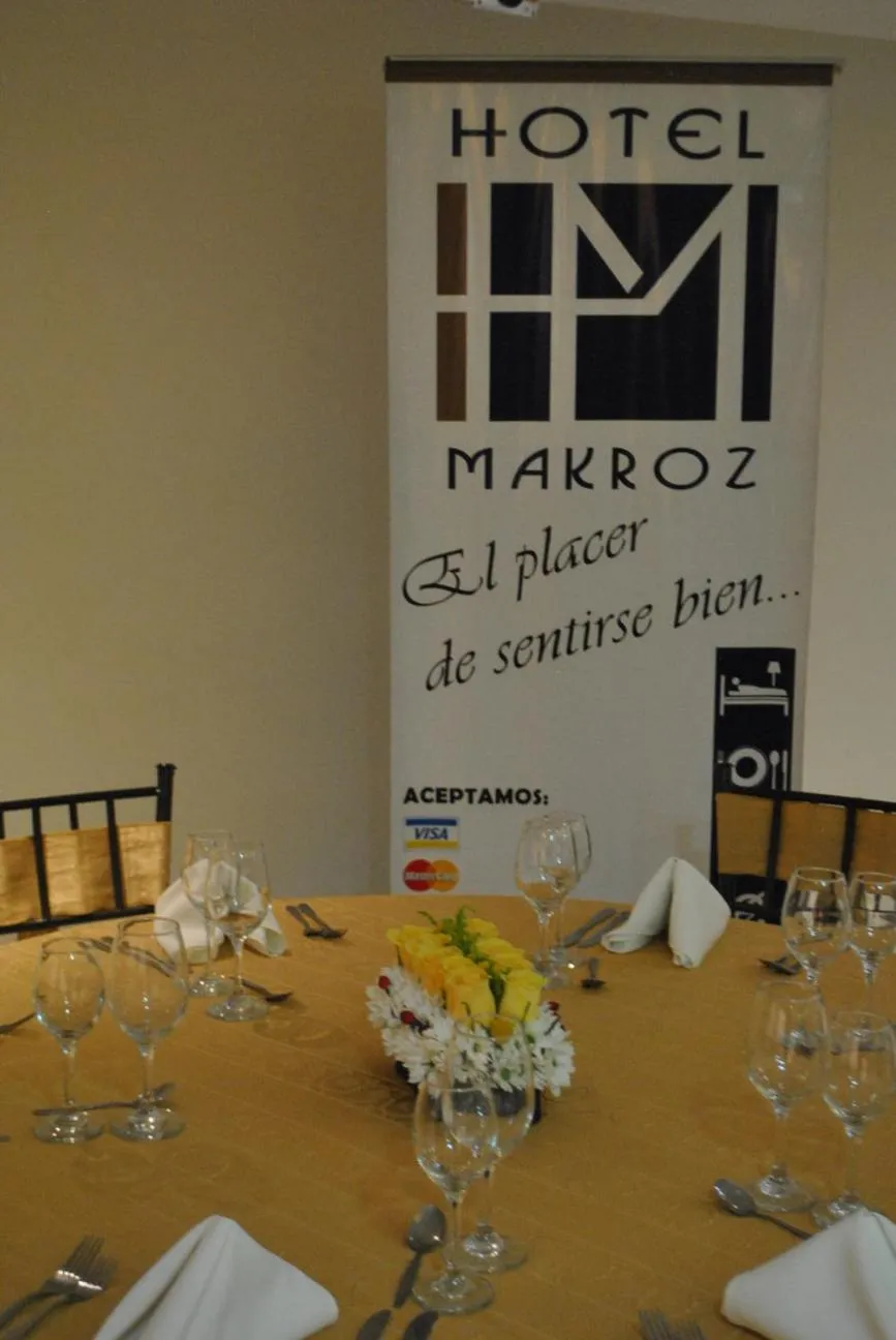Restaurant/places to eat in Hotel Makroz