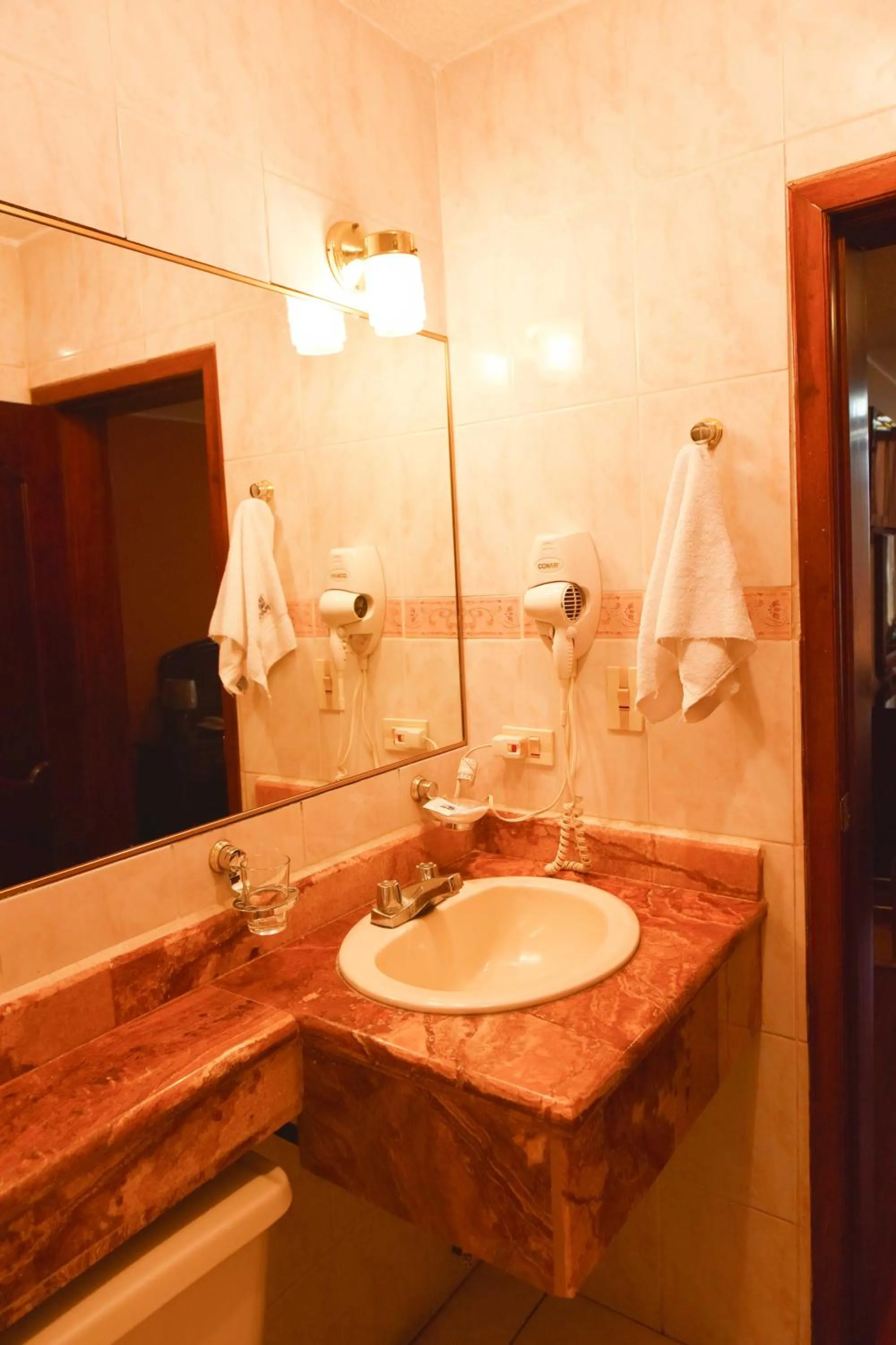 Bathroom in Hotel Makroz