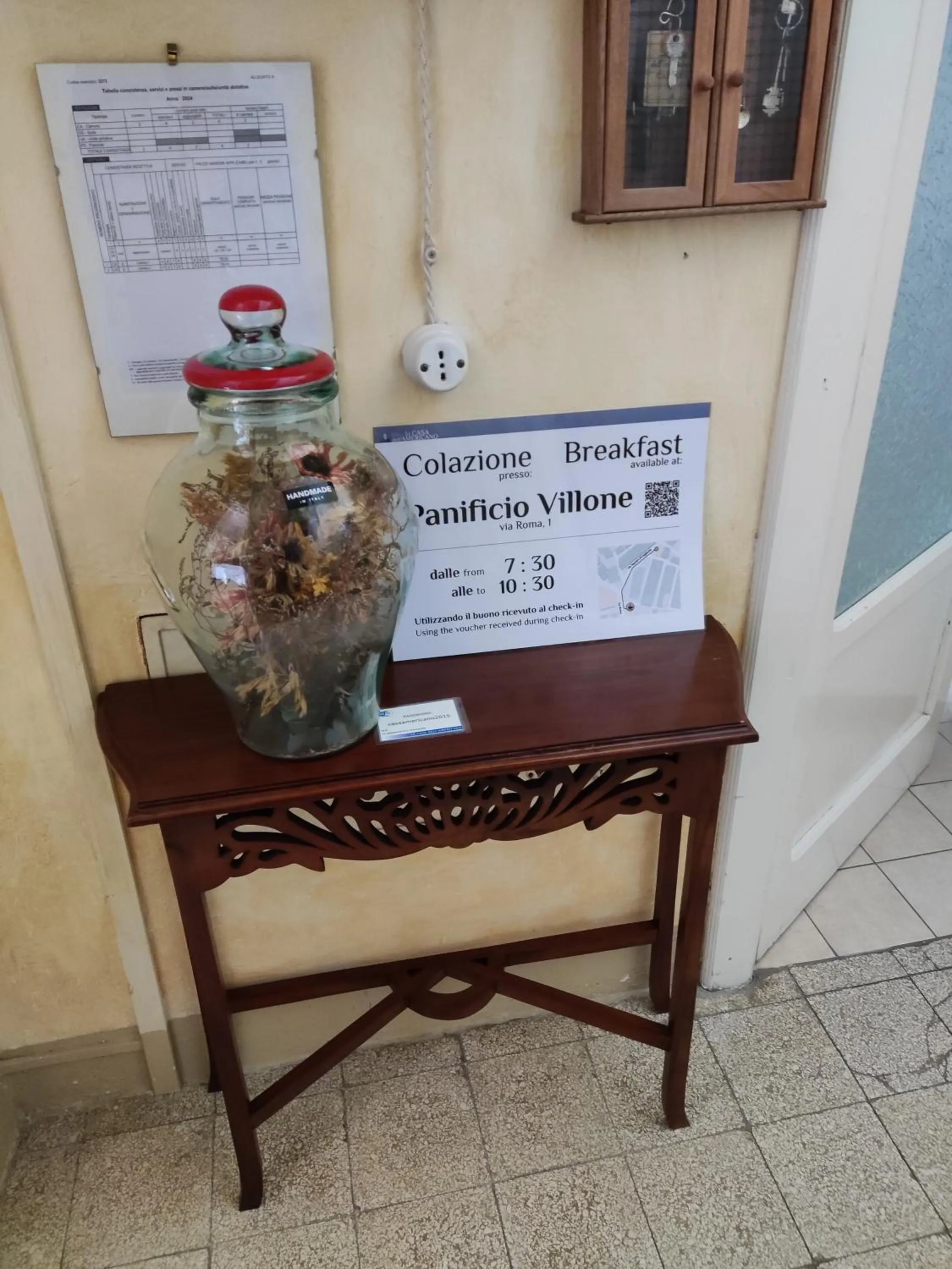 Logo/Certificate/Sign in La Casa dellAmericano - Casa d'epoca anni '30