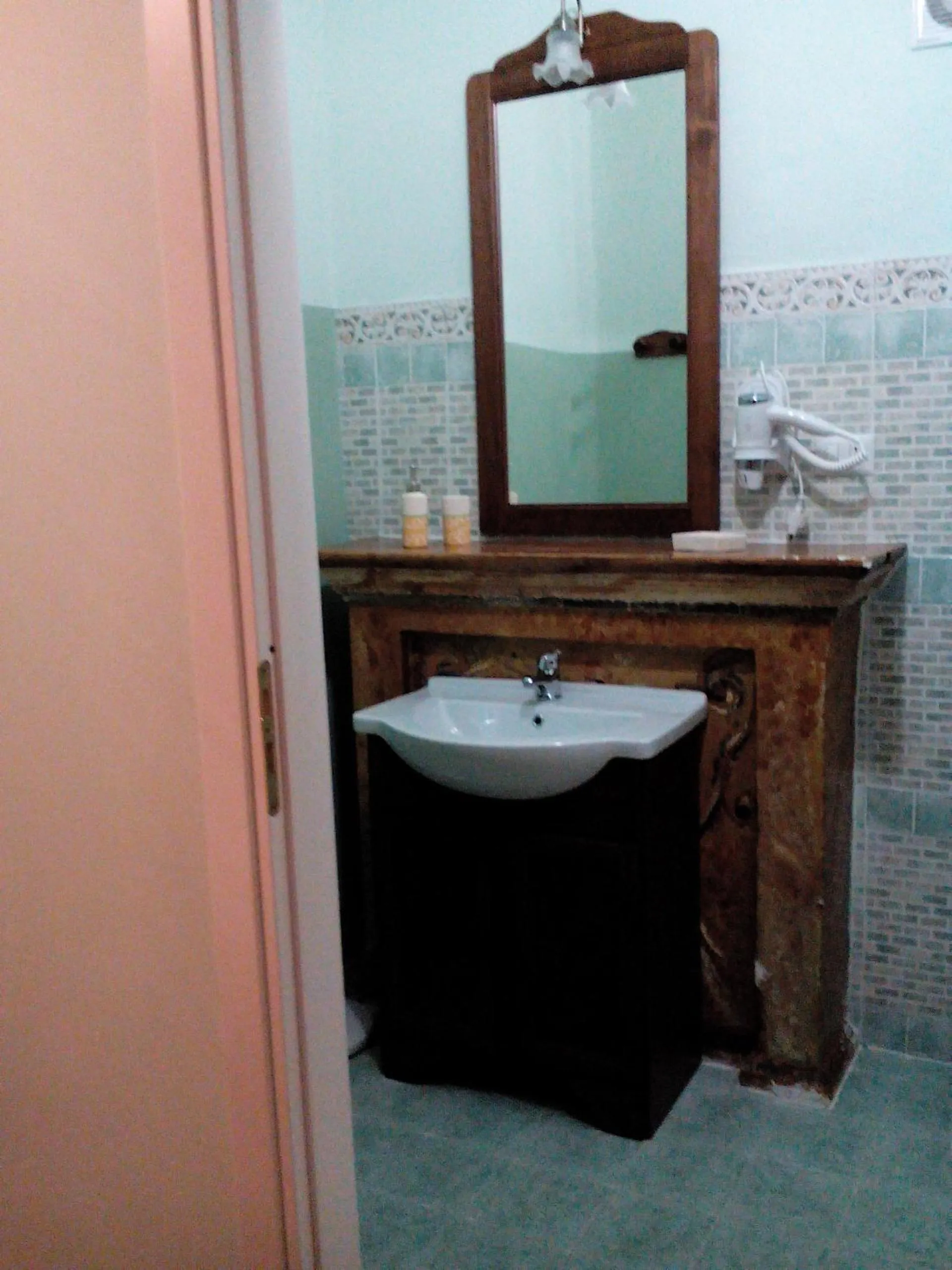 Photo of the whole room in La Casa dellAmericano - Casa d'epoca anni '30