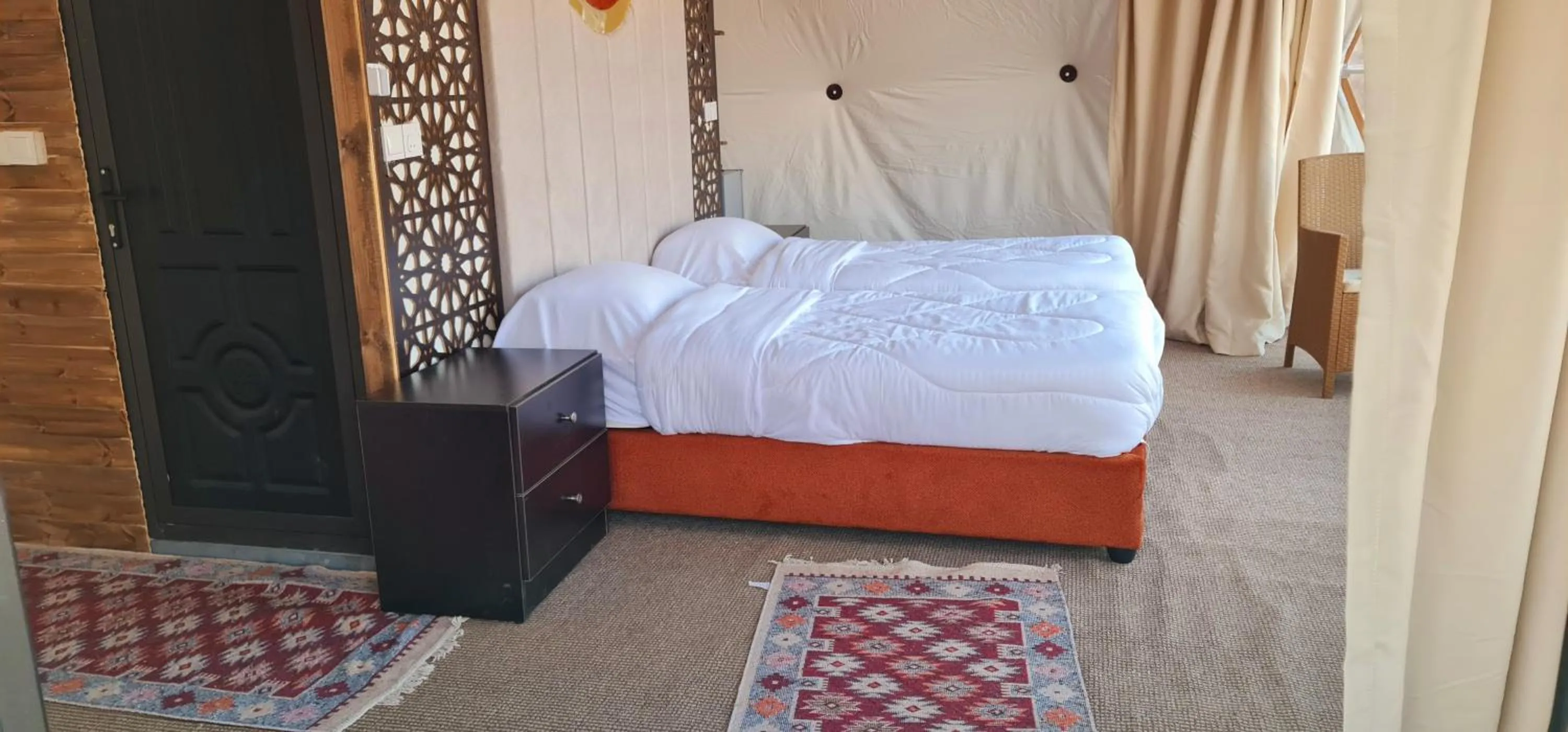 Bed in Hasan Zawaideh luxury camp 2
