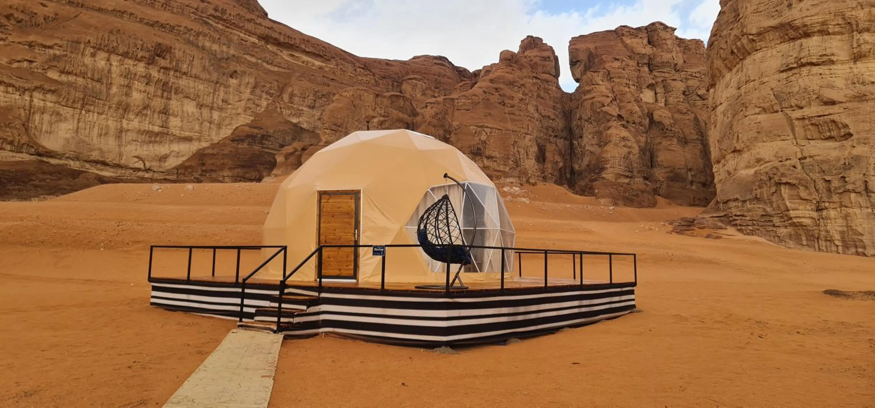 Mountain view in Hasan Zawaideh luxury camp 2