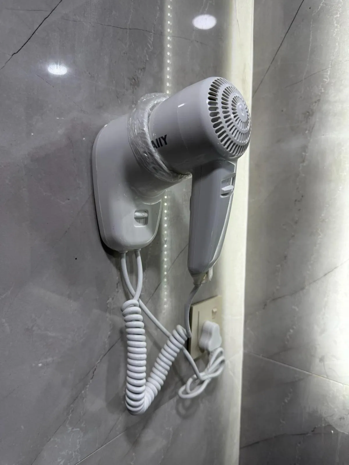 hair dryier in Hasan Zawaideh luxury camp 2