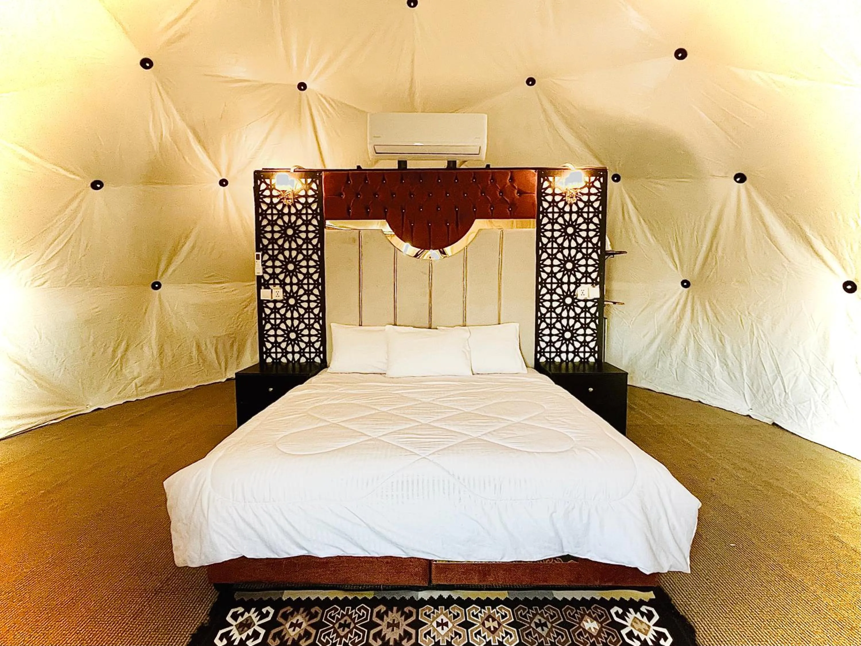 Bed in Hasan Zawaideh luxury camp 2