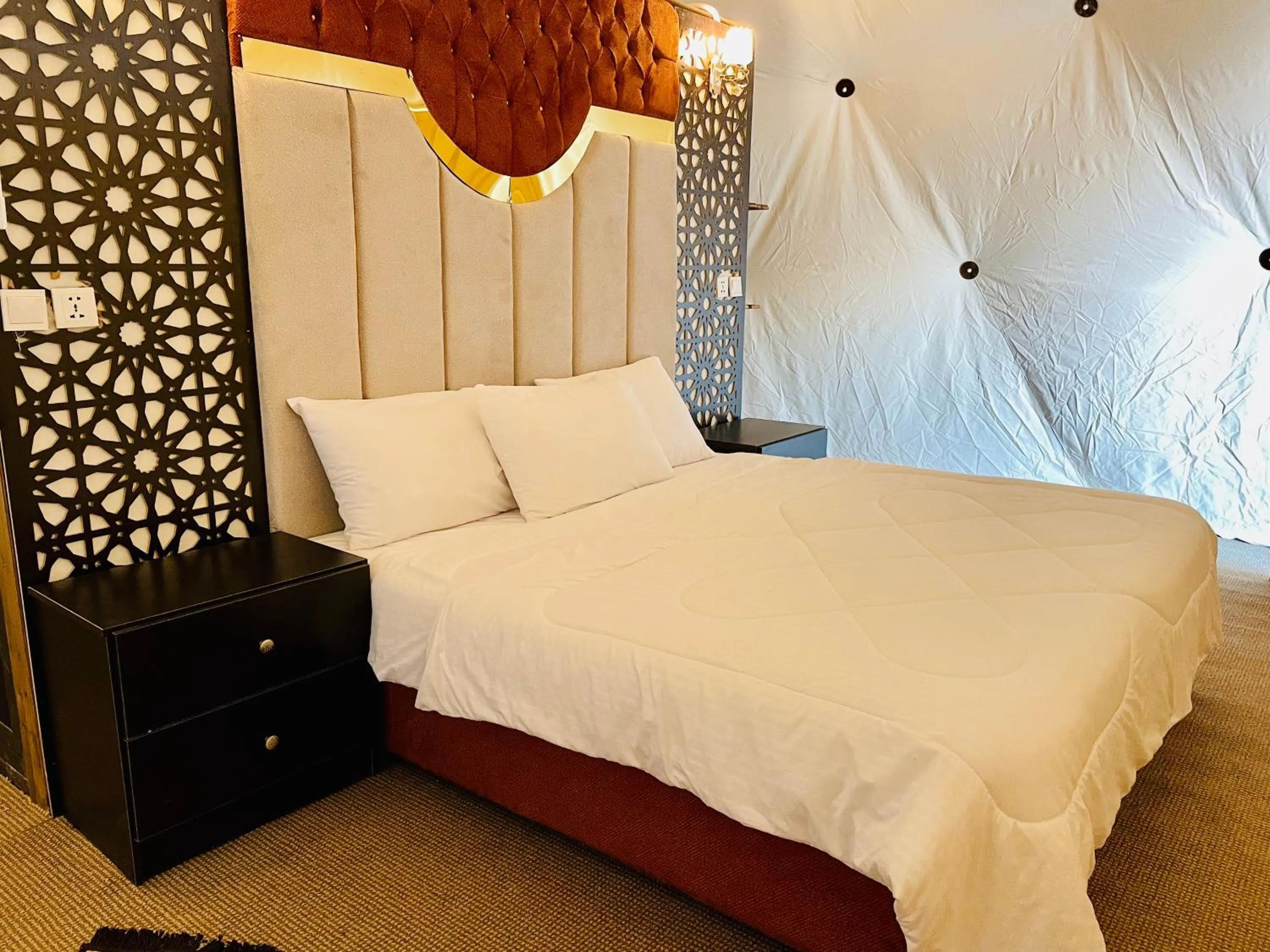 Bed in Hasan Zawaideh luxury camp 2