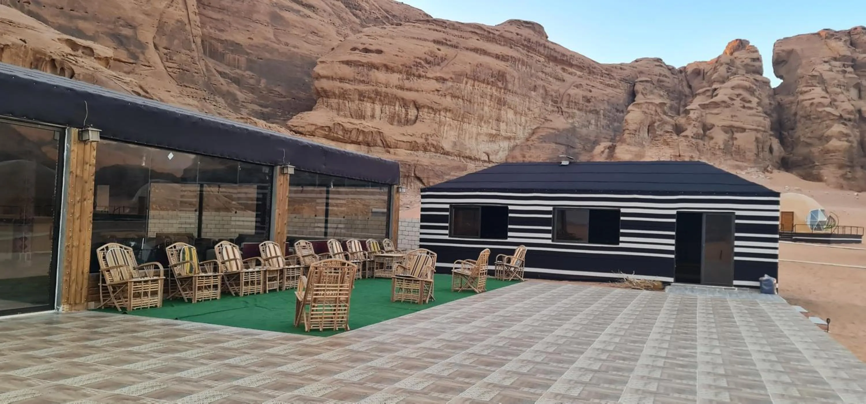 Restaurant/places to eat in Hasan Zawaideh luxury camp 2