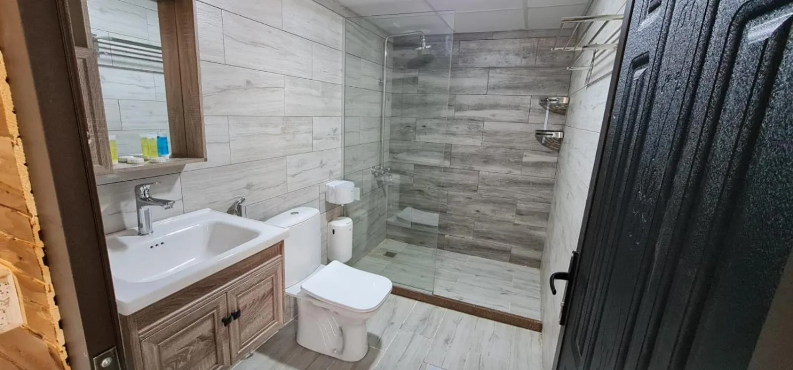 Shower in Hasan Zawaideh luxury camp 2