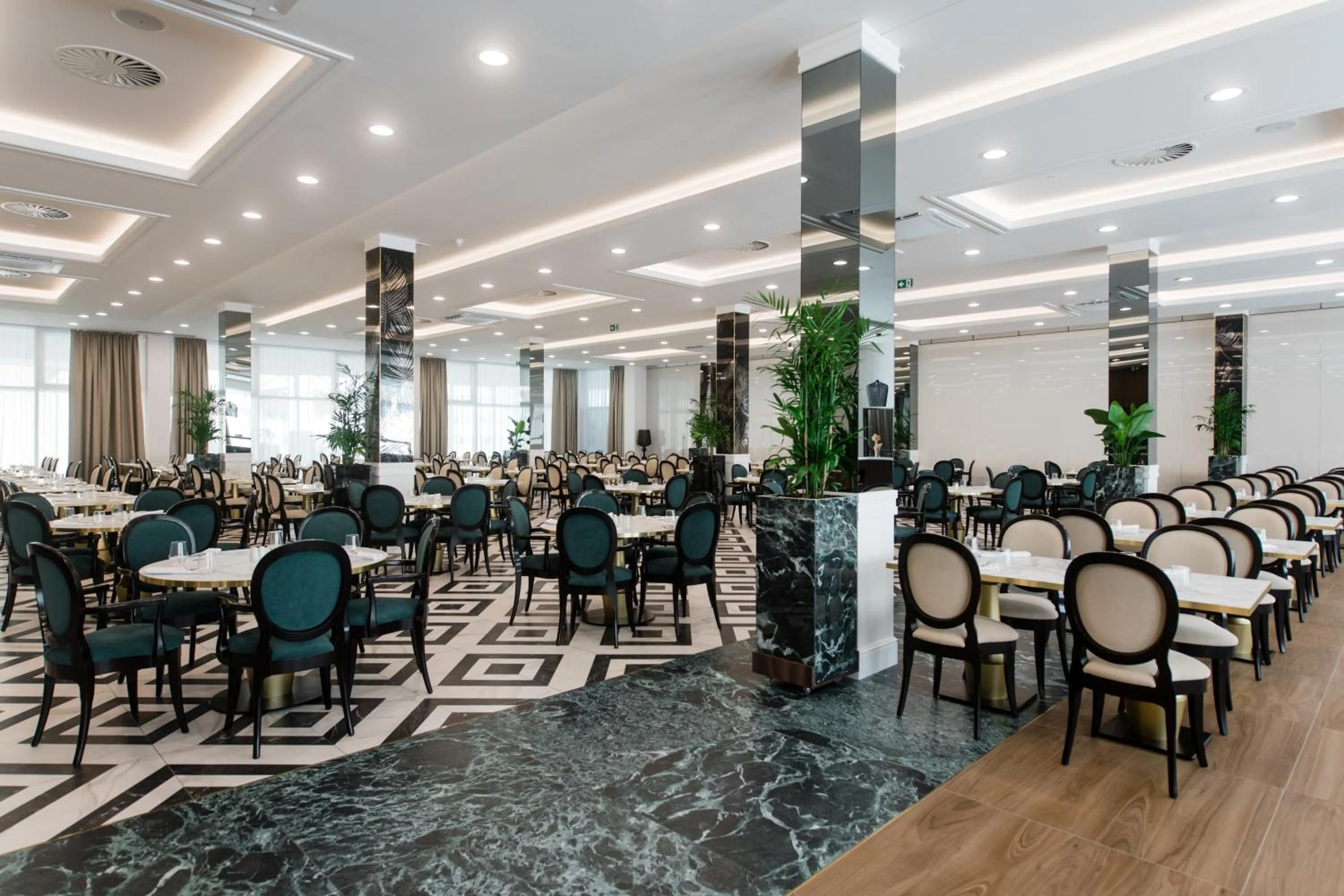 Restaurant/places to eat in Hotel Olympia