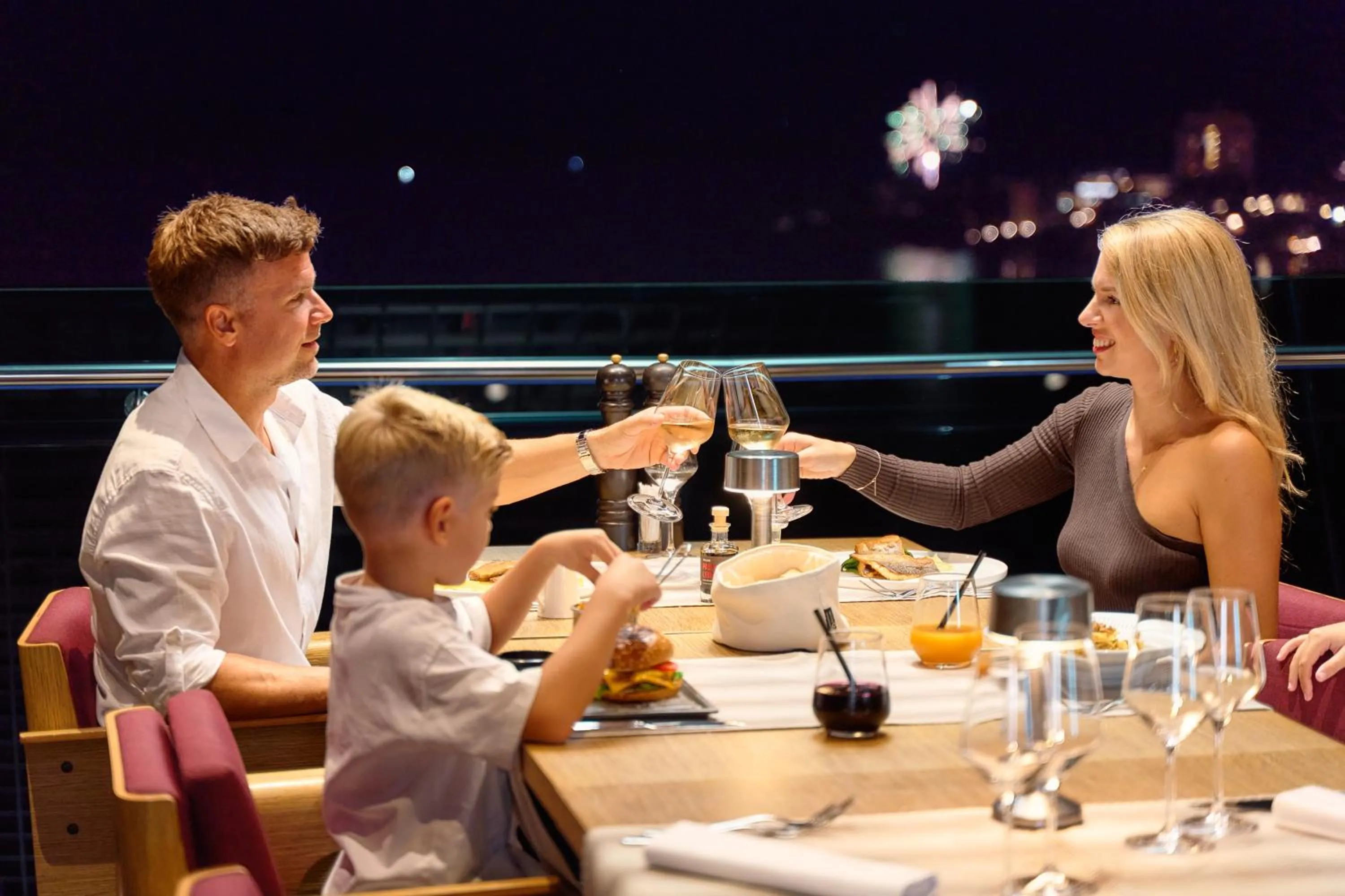 Restaurant/places to eat in Hotel Olympia