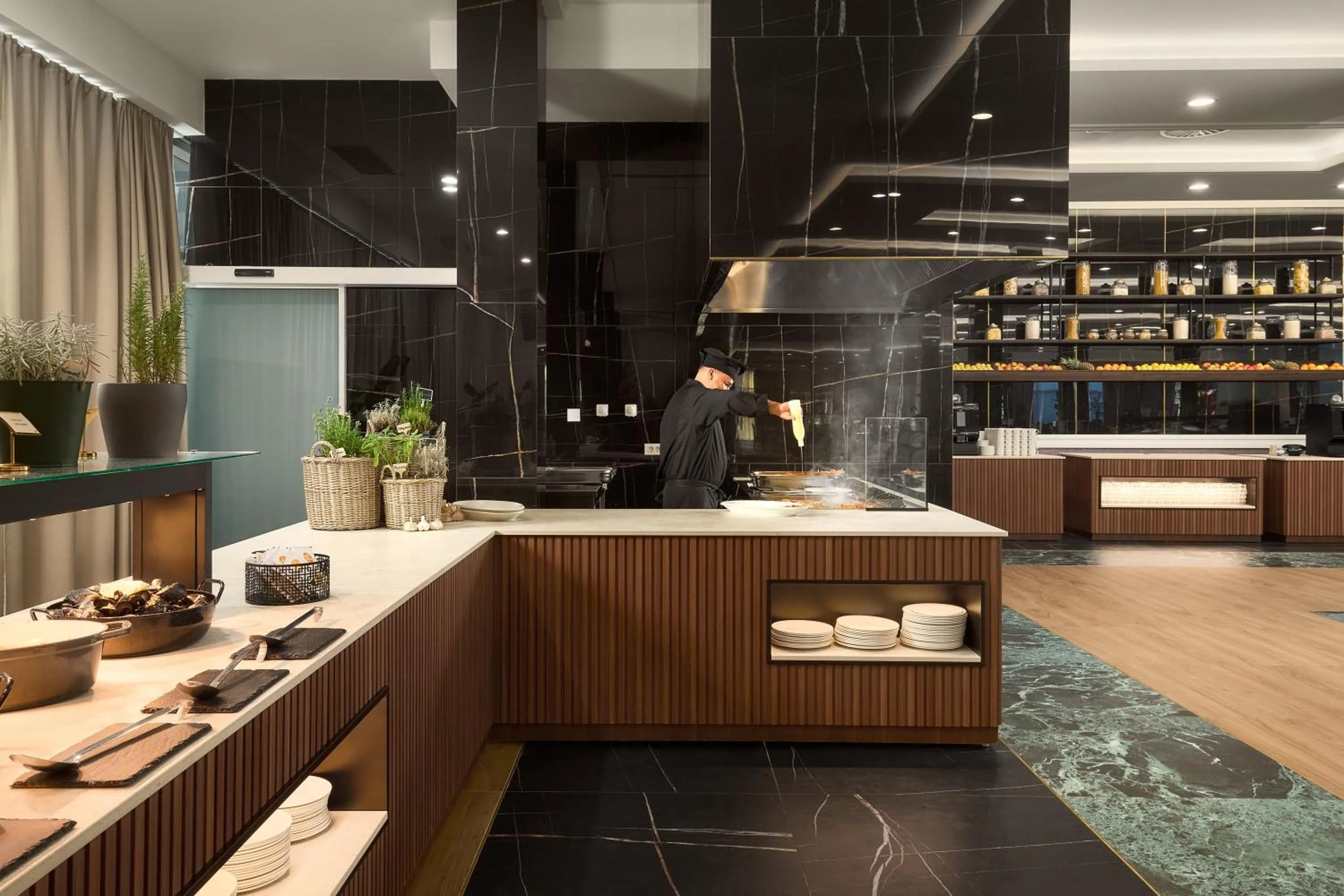 Restaurant/places to eat in Hotel Olympia