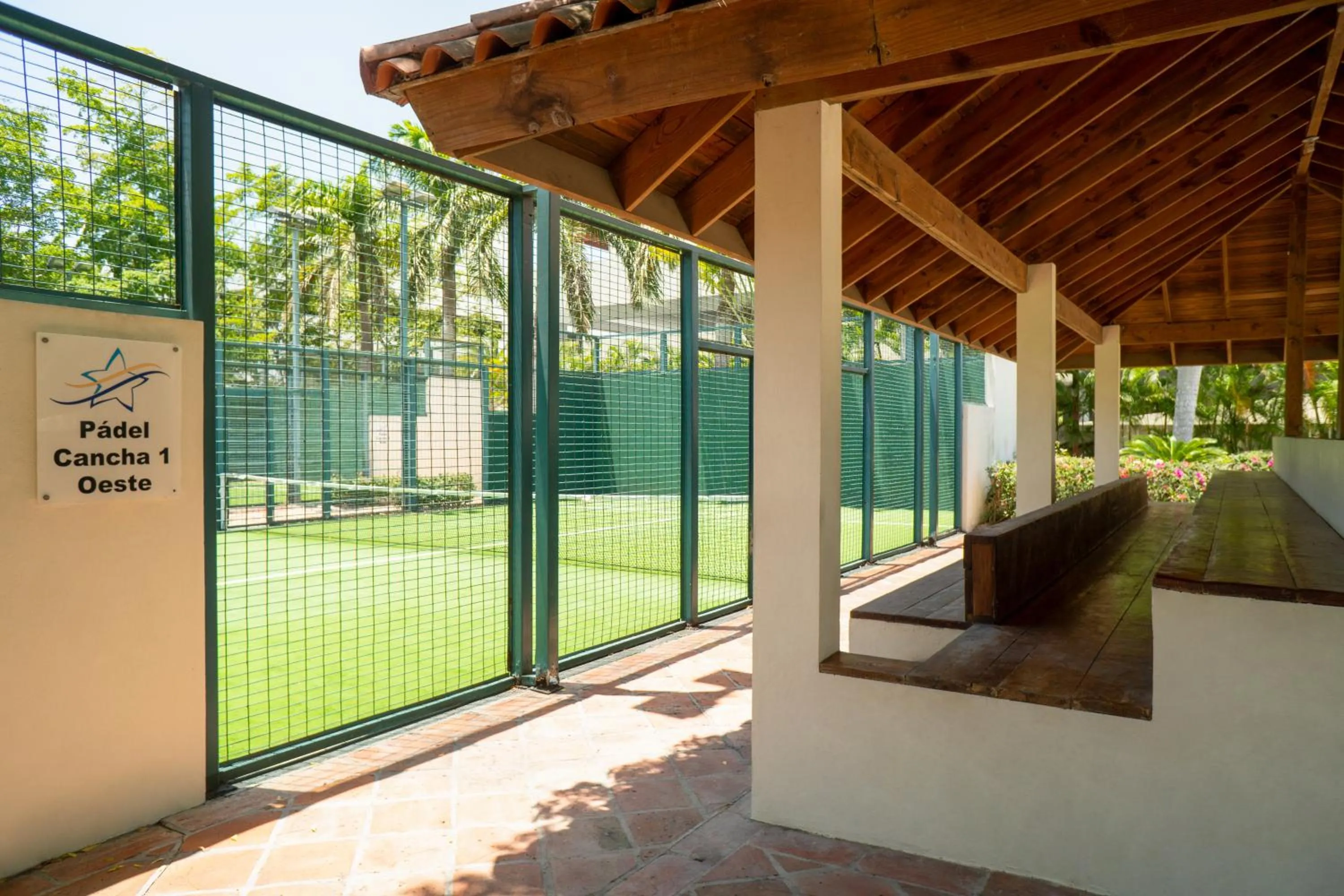 Tennis court in Hotel Casa Hemingway