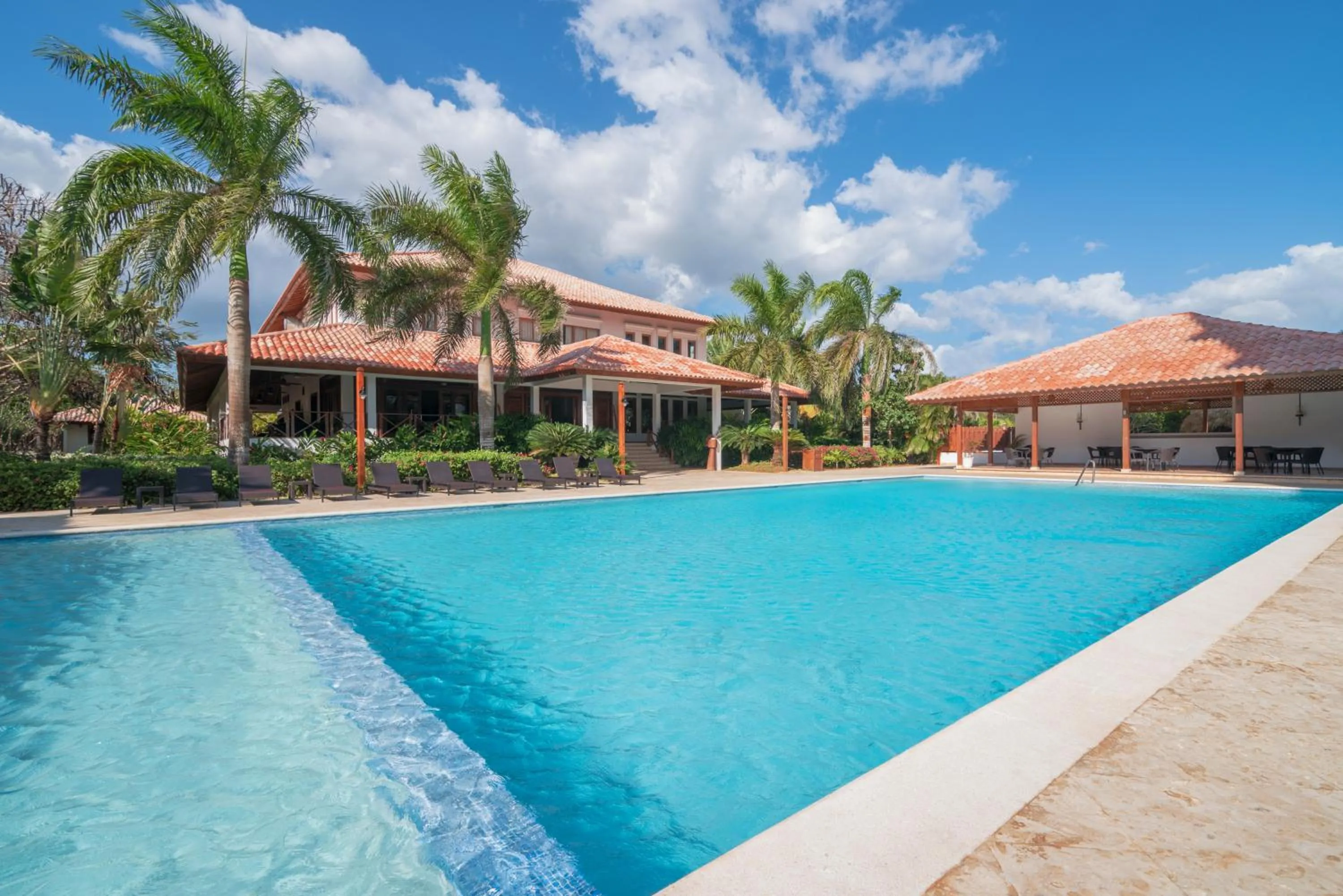 Property building in Hotel Casa Hemingway