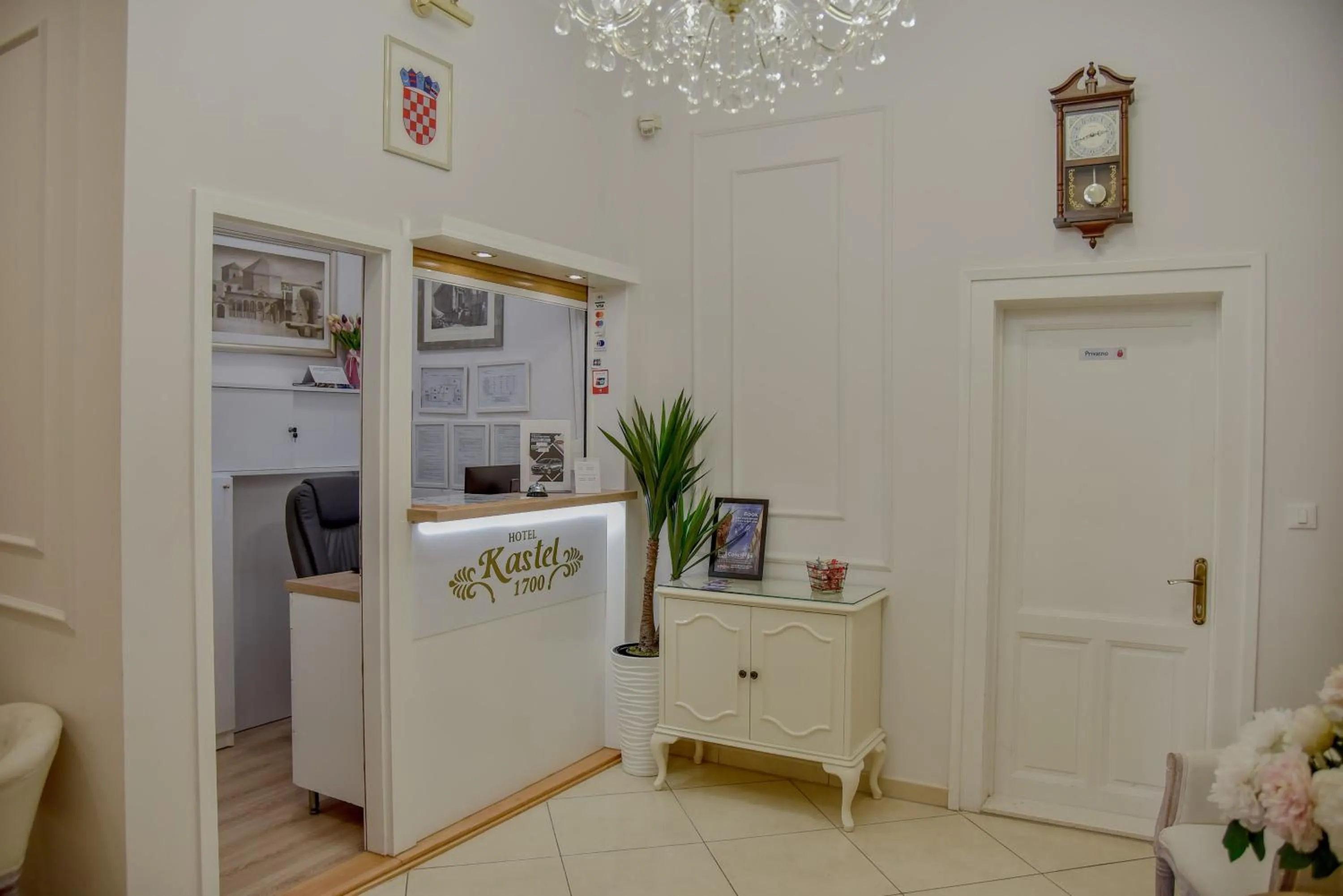 Lobby or reception in Hotel Kastel 1700