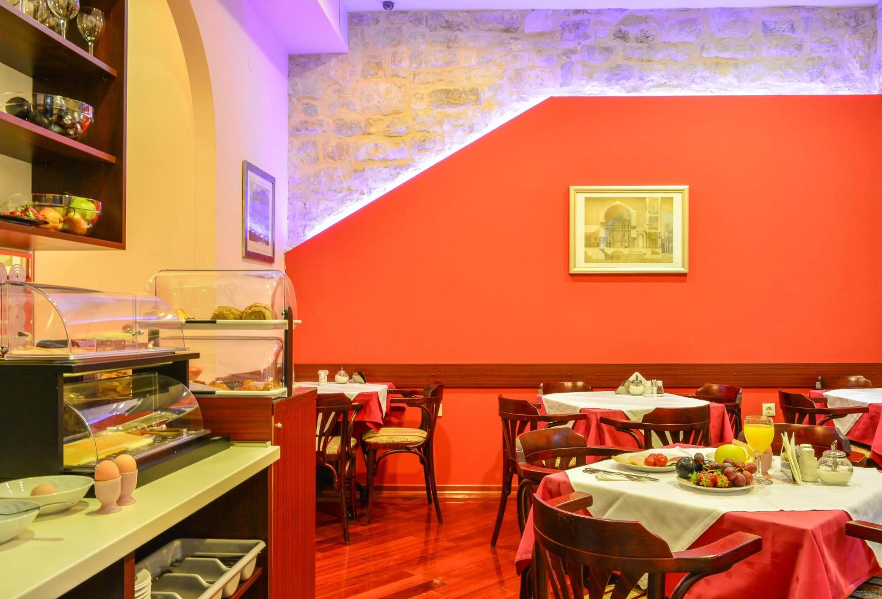 Restaurant/places to eat in Hotel Kastel 1700