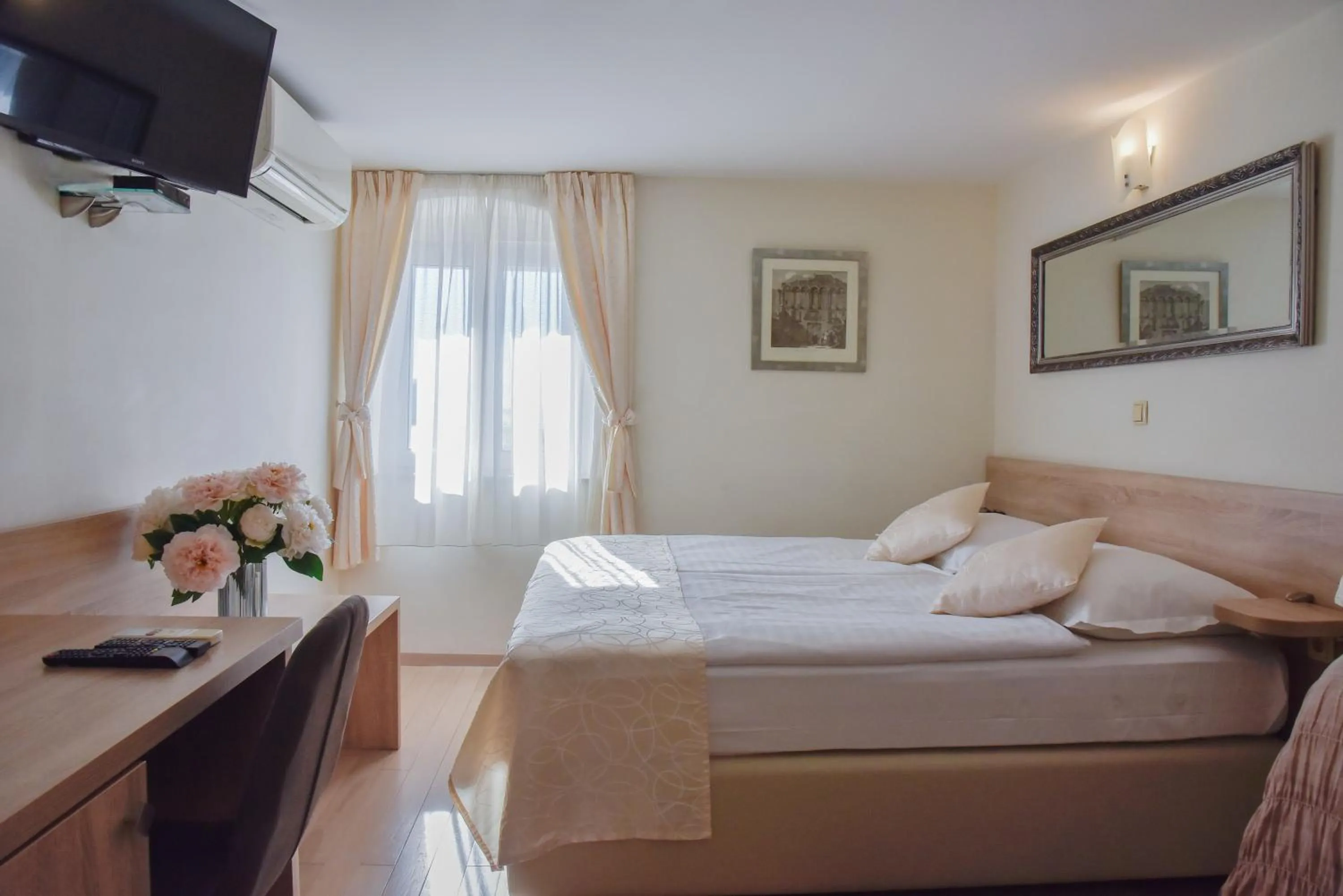 Bedroom, Bed in Hotel Kastel 1700