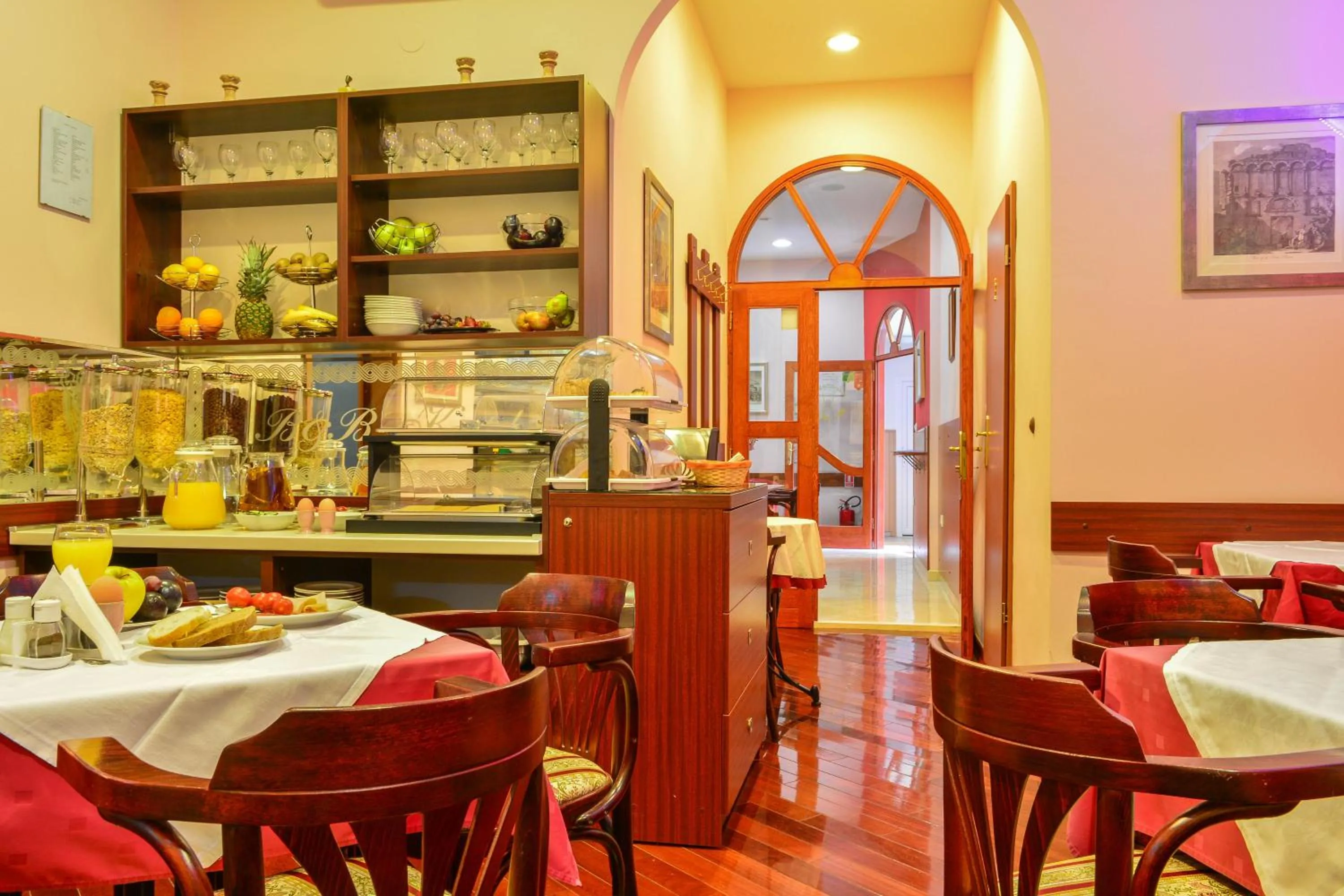 Restaurant/places to eat in Hotel Kastel 1700