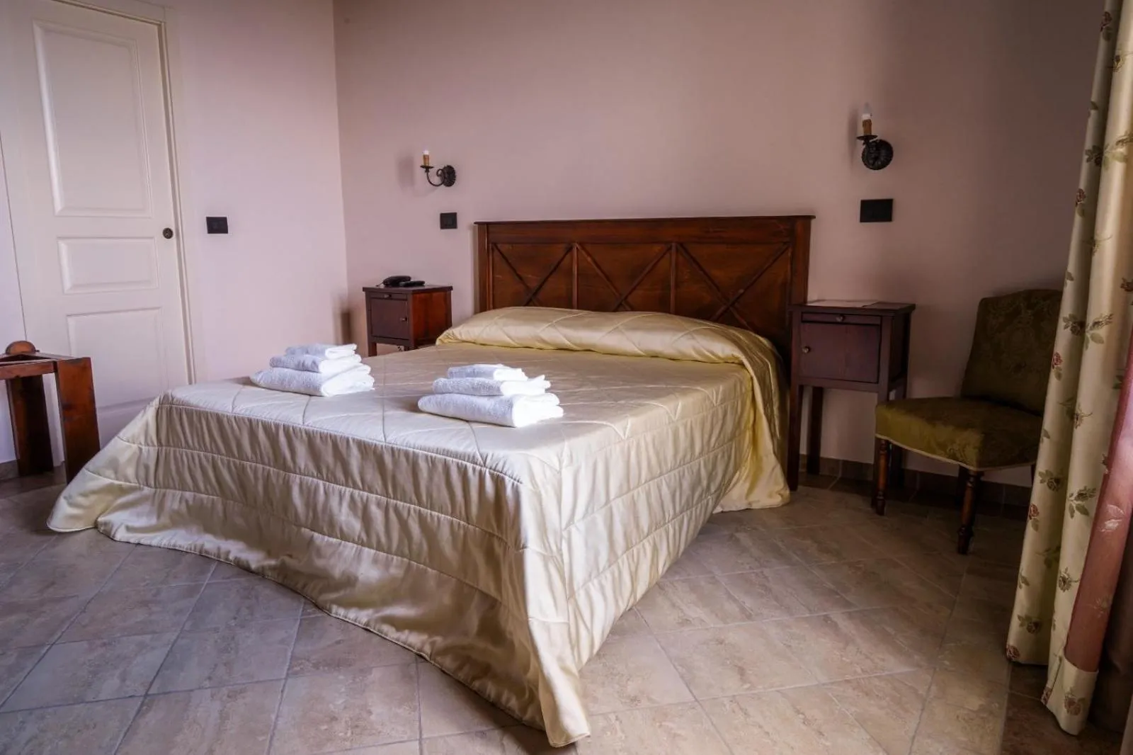 Bed in Palazzo Cestari Hotel