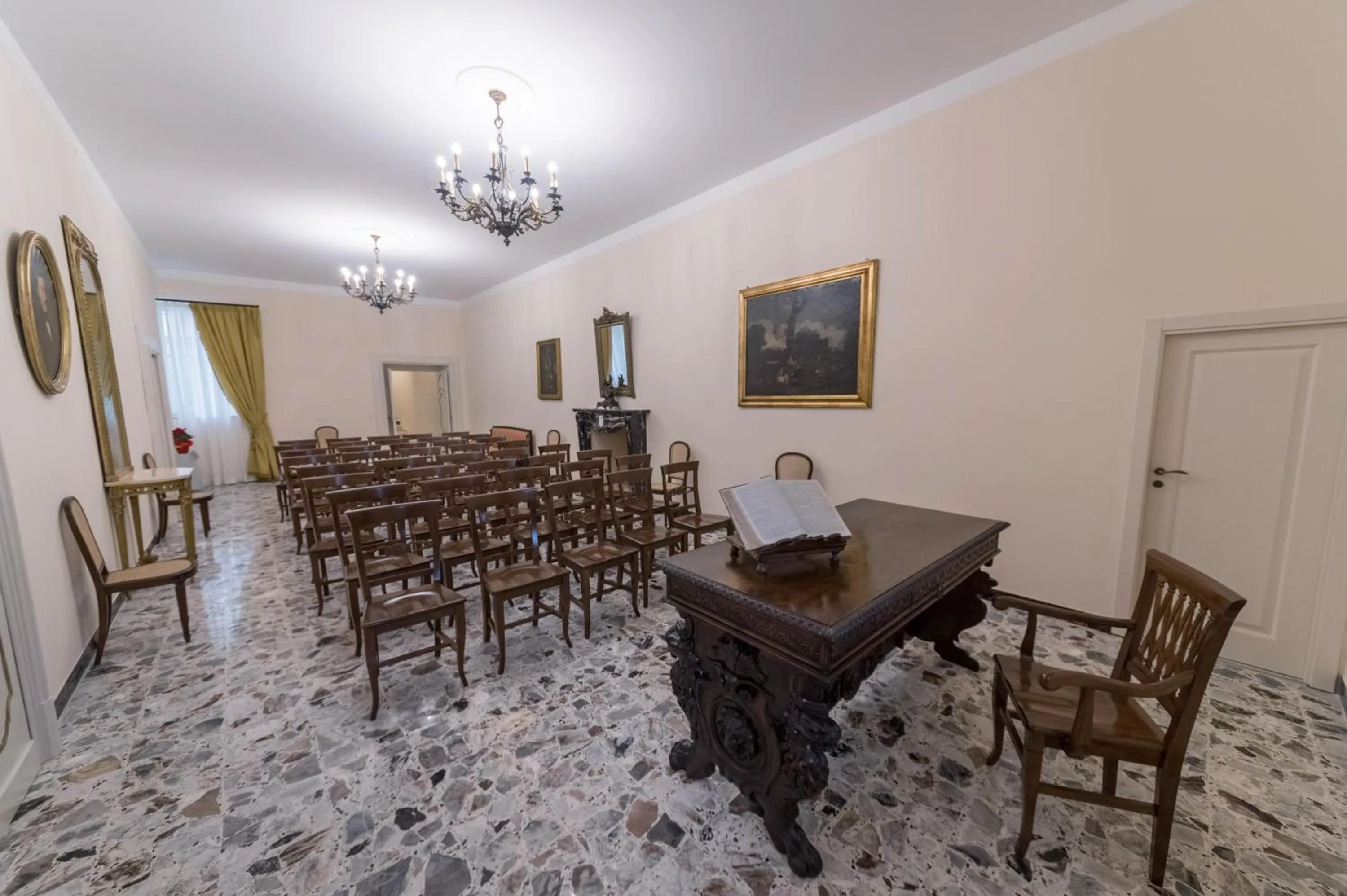 Meeting/conference room in Palazzo Cestari Hotel