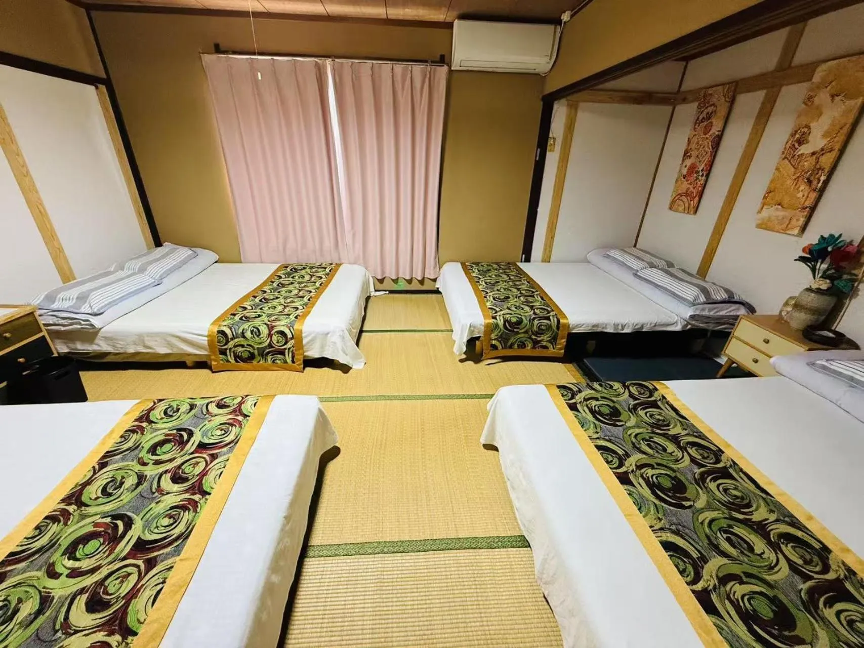 Bed in Shiga Biwa Lake Shanshui House