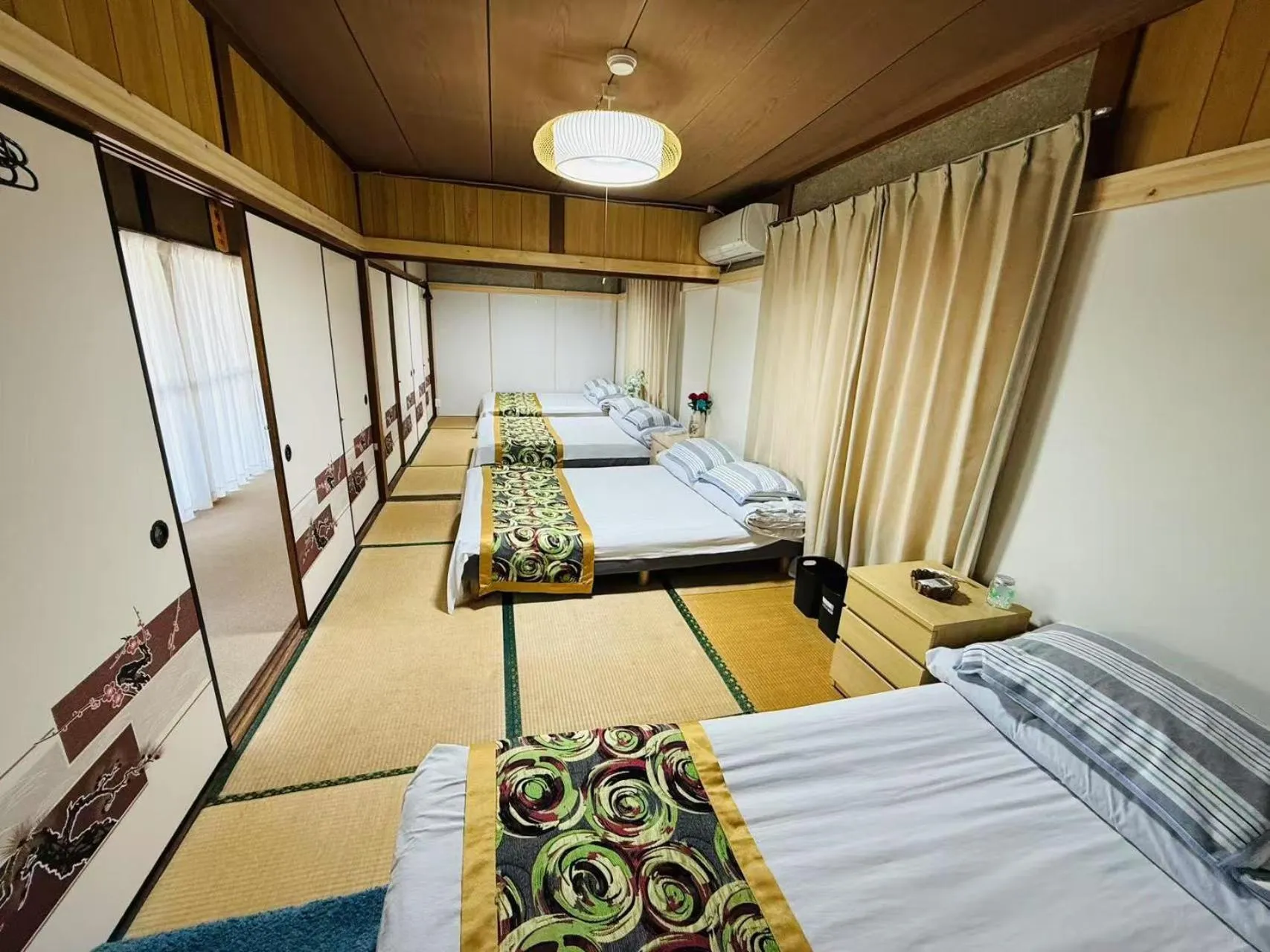 Bed in Shiga Biwa Lake Shanshui House