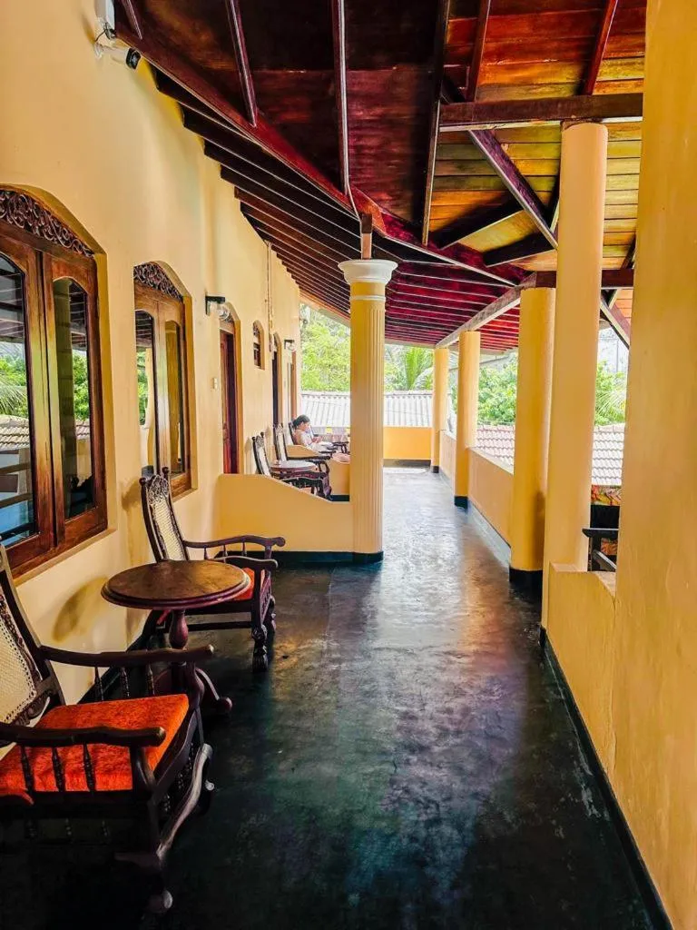 Drifters Hotel & Beach Restaurant