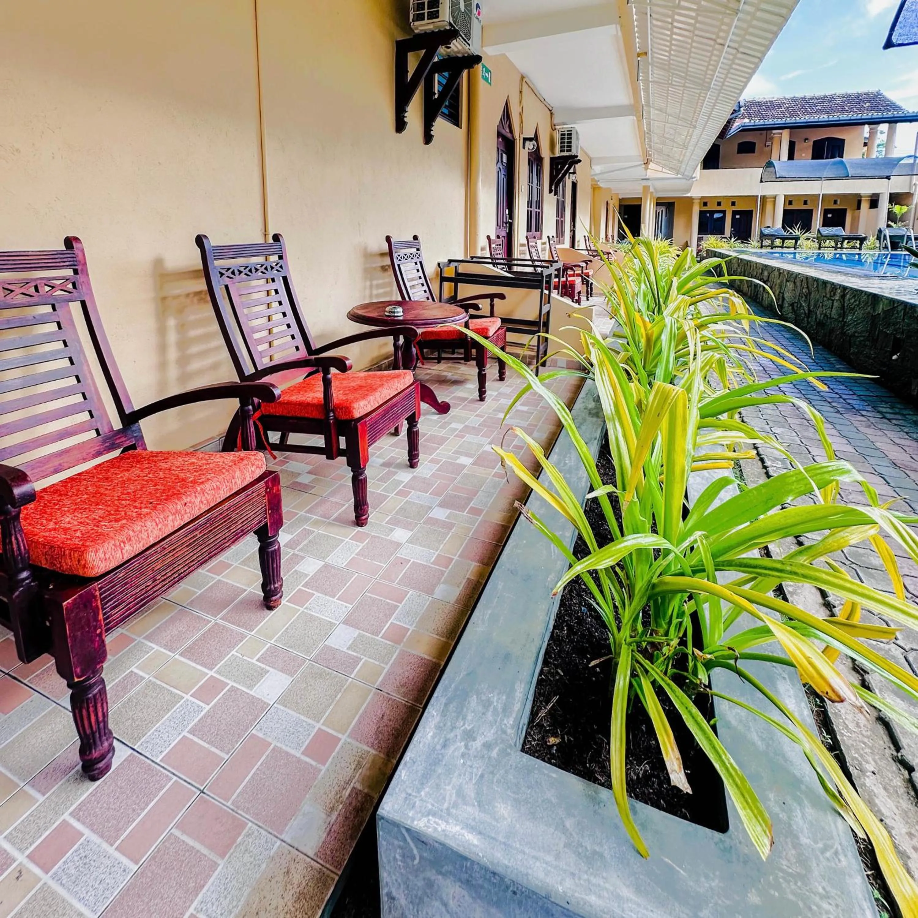 Drifters Hotel & Beach Restaurant