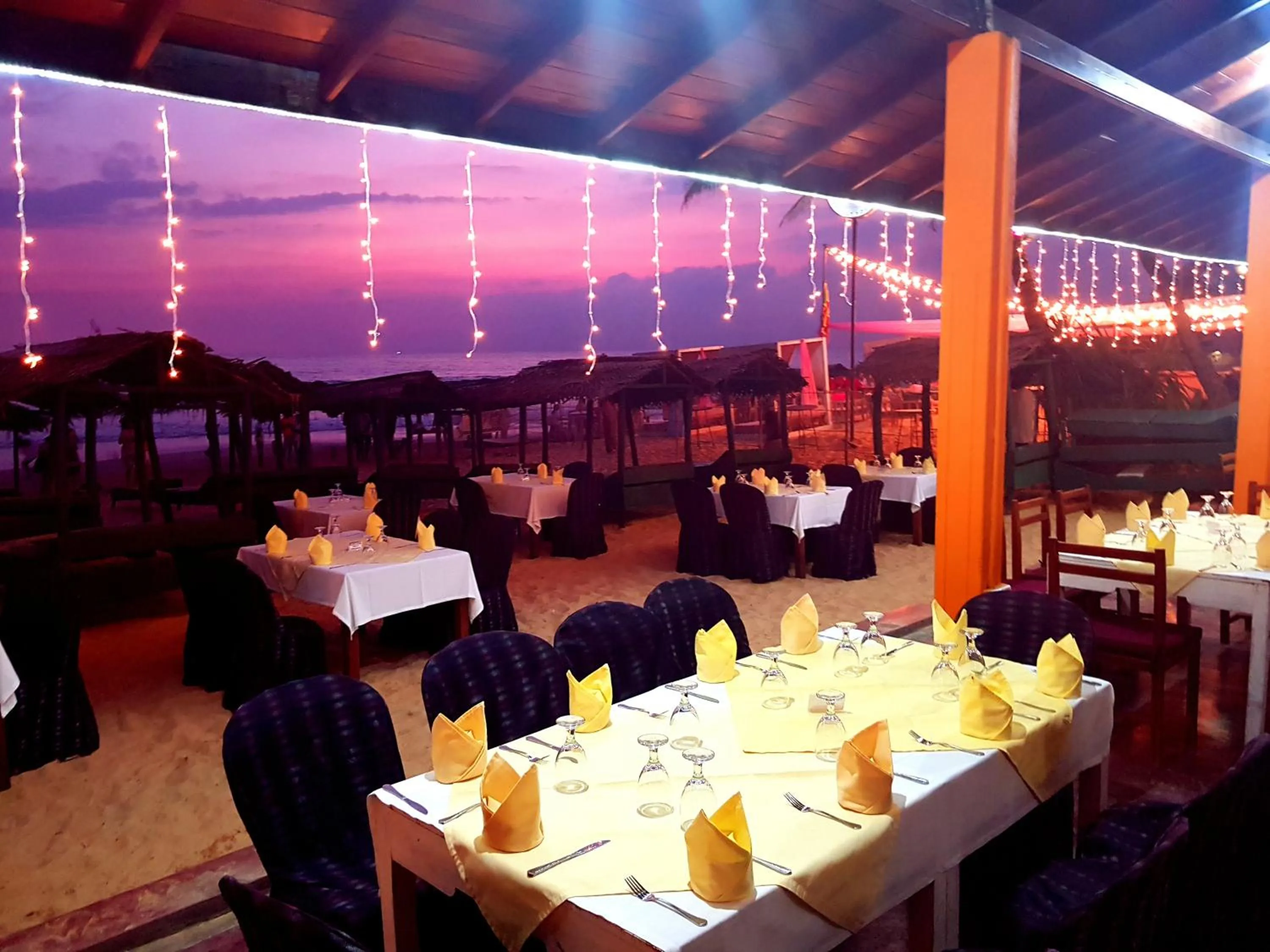 Restaurant/places to eat in Drifters Hotel & Beach Restaurant