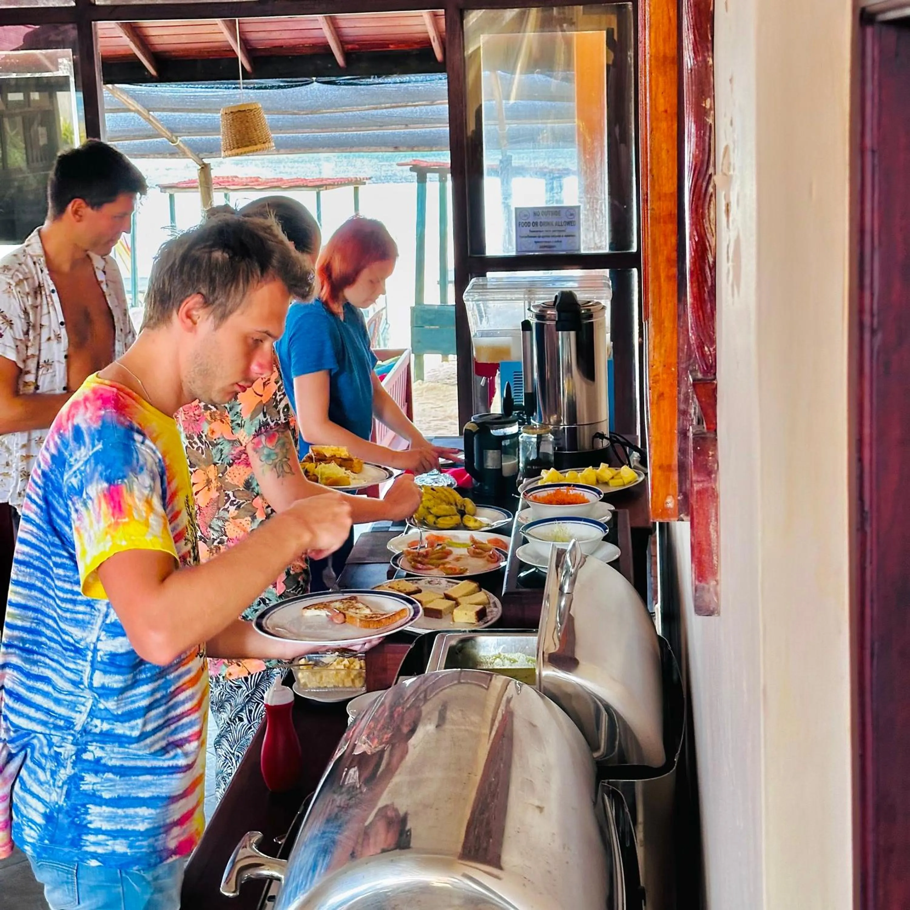 Drifters Hotel & Beach Restaurant